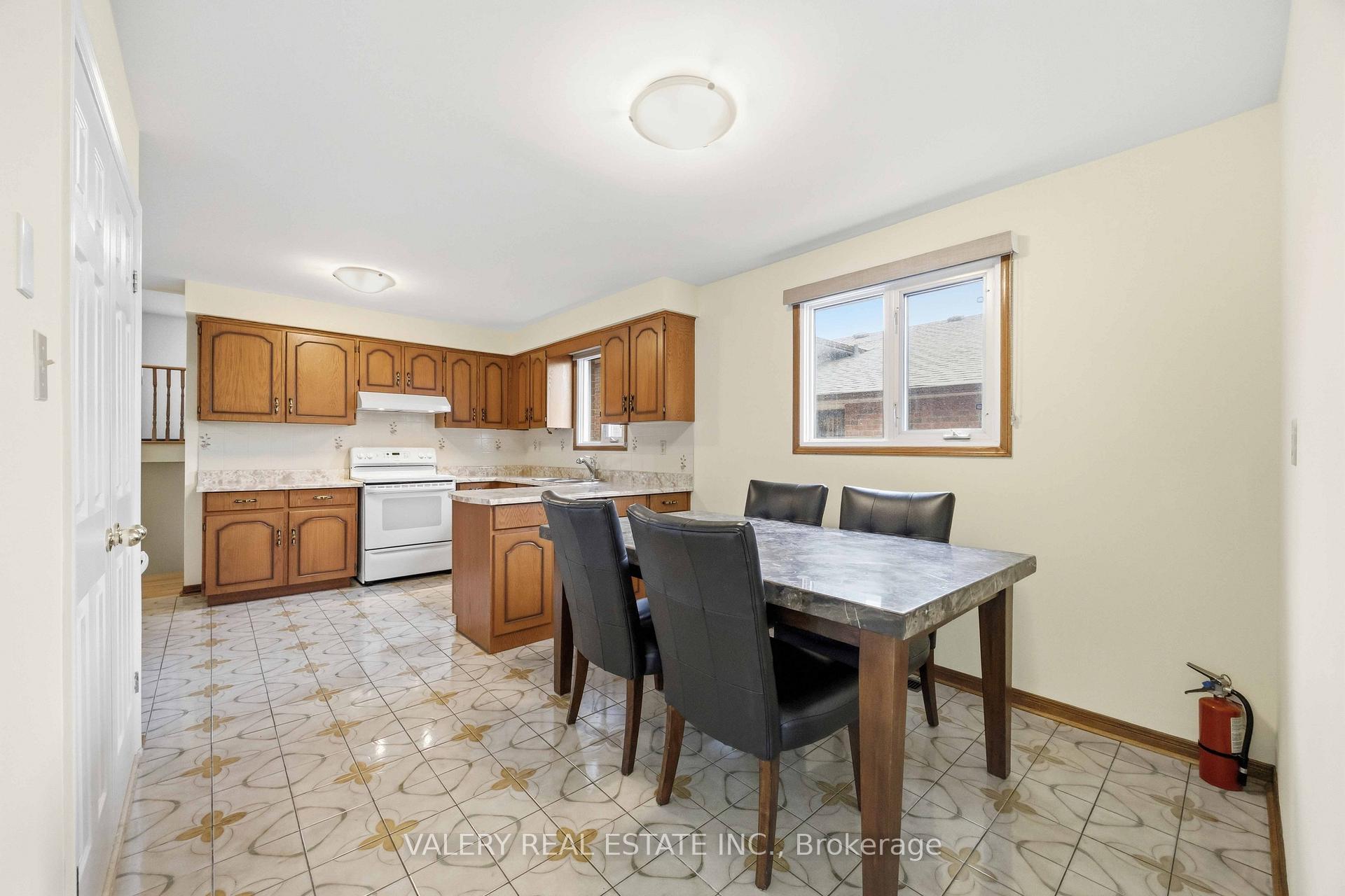 Photo 8 of Unit A - Upper, 49 Sentinel Road, North York, York University Heights — HOMEH
