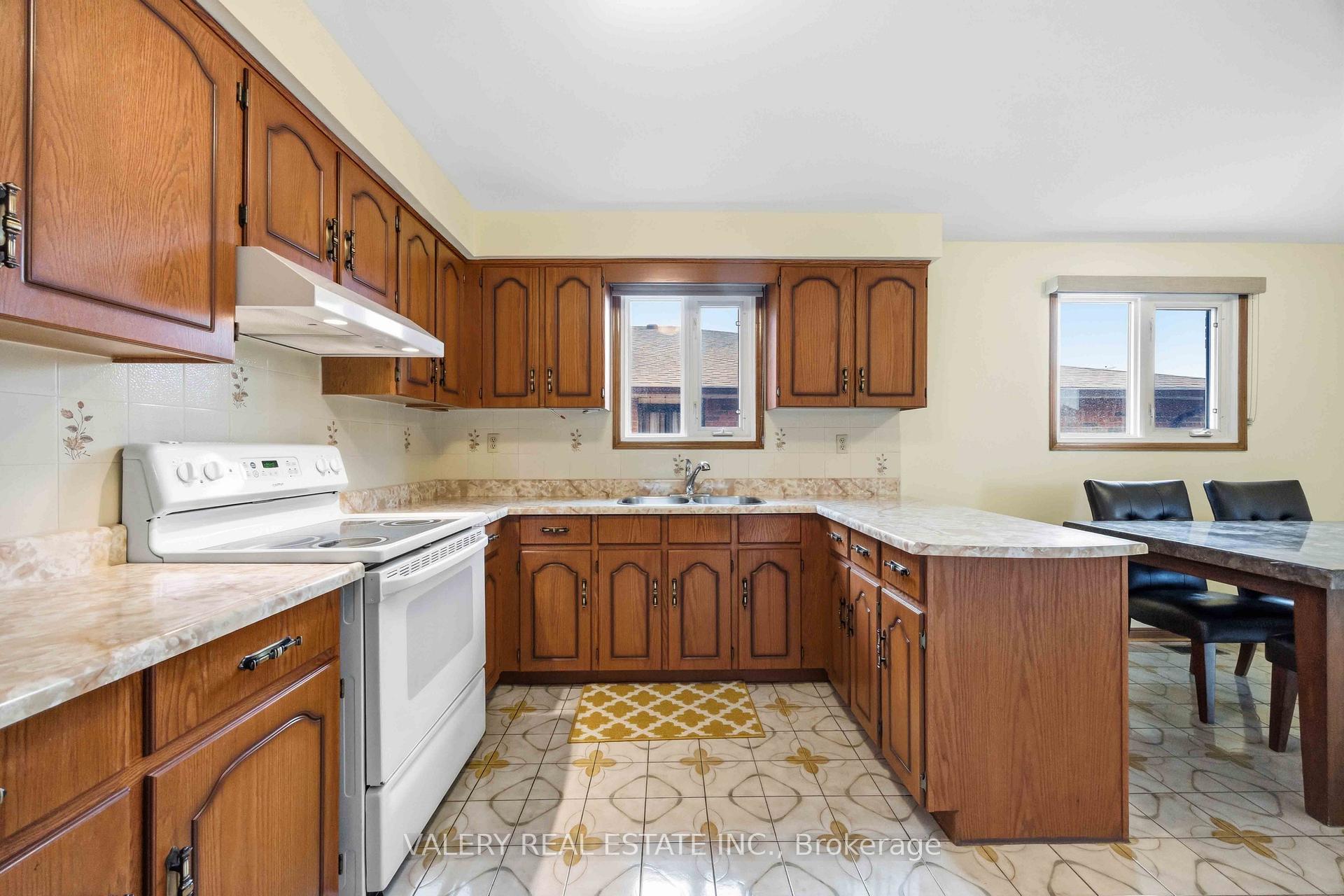 Photo 11 of Unit A - Upper, 49 Sentinel Road, North York, York University Heights — HOMEH