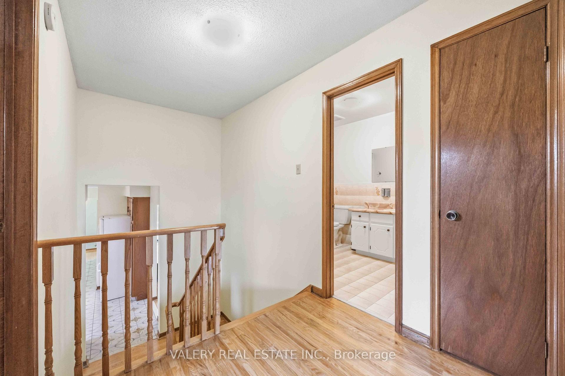 Photo 16 of Unit A - Upper, 49 Sentinel Road, North York, York University Heights — HOMEH
