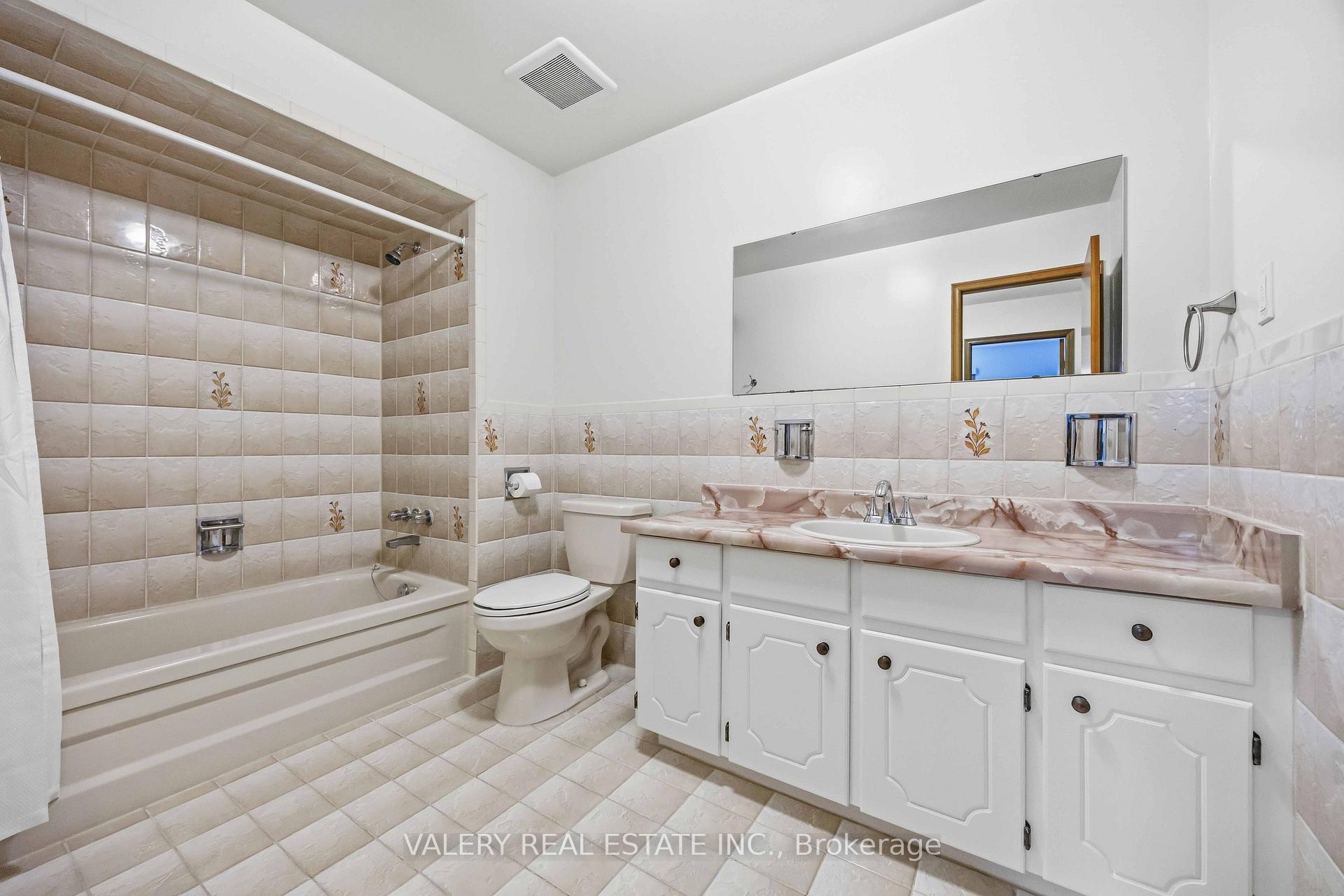Photo 24 of Unit A - Upper, 49 Sentinel Road, North York, York University Heights — HOMEH