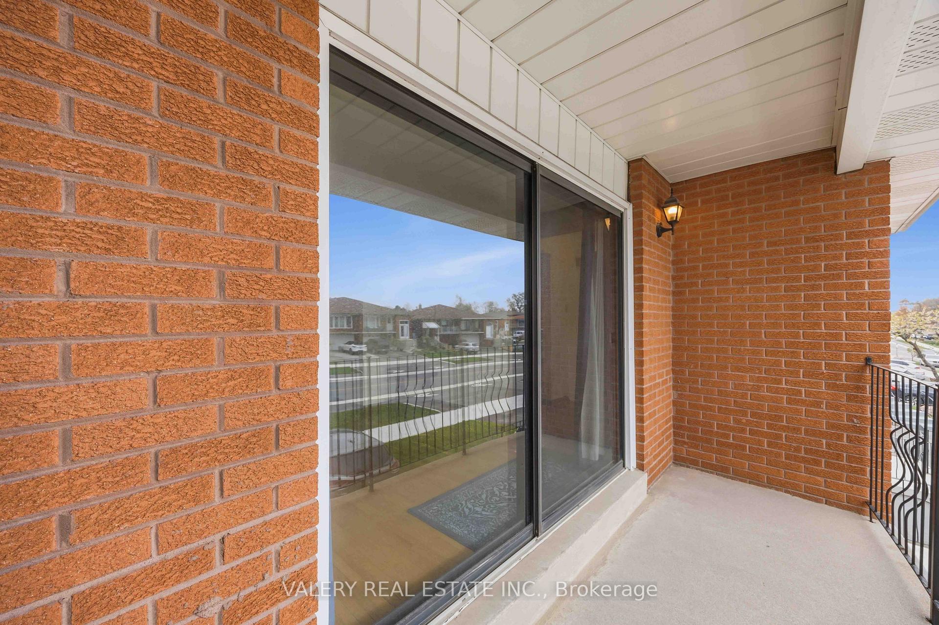 Photo 25 of Unit A - Upper, 49 Sentinel Road, North York, York University Heights — HOMEH