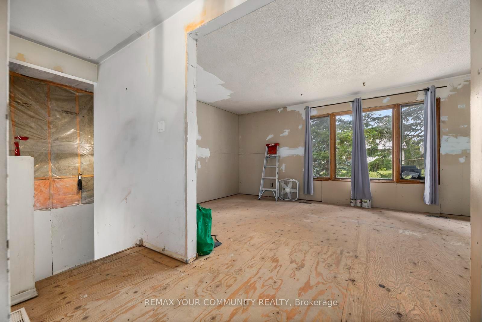 Photo 6 of 566 Highland Crescent, Brock, Beaverton — HOMEH