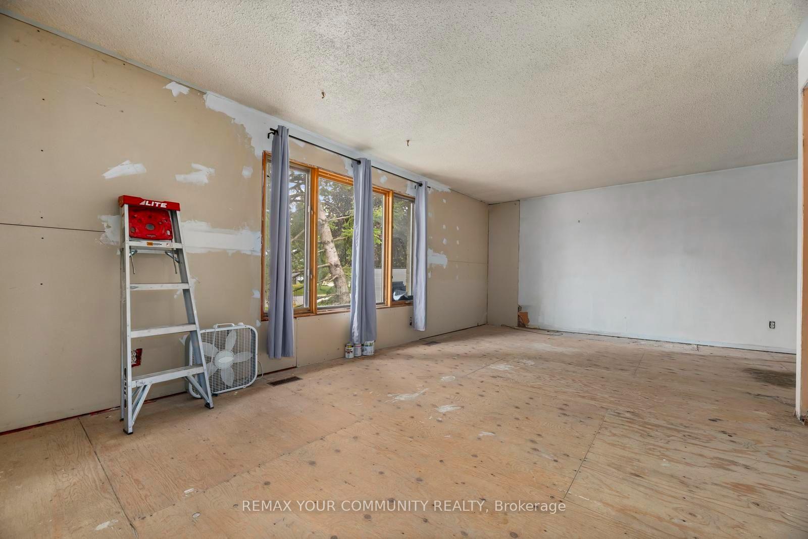 Photo 7 of 566 Highland Crescent, Brock, Beaverton — HOMEH