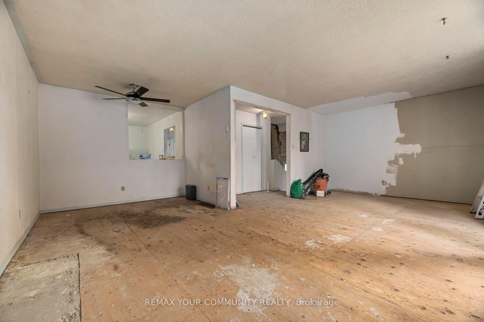 Photo 9 of 566 Highland Crescent, Brock, Beaverton — HOMEH