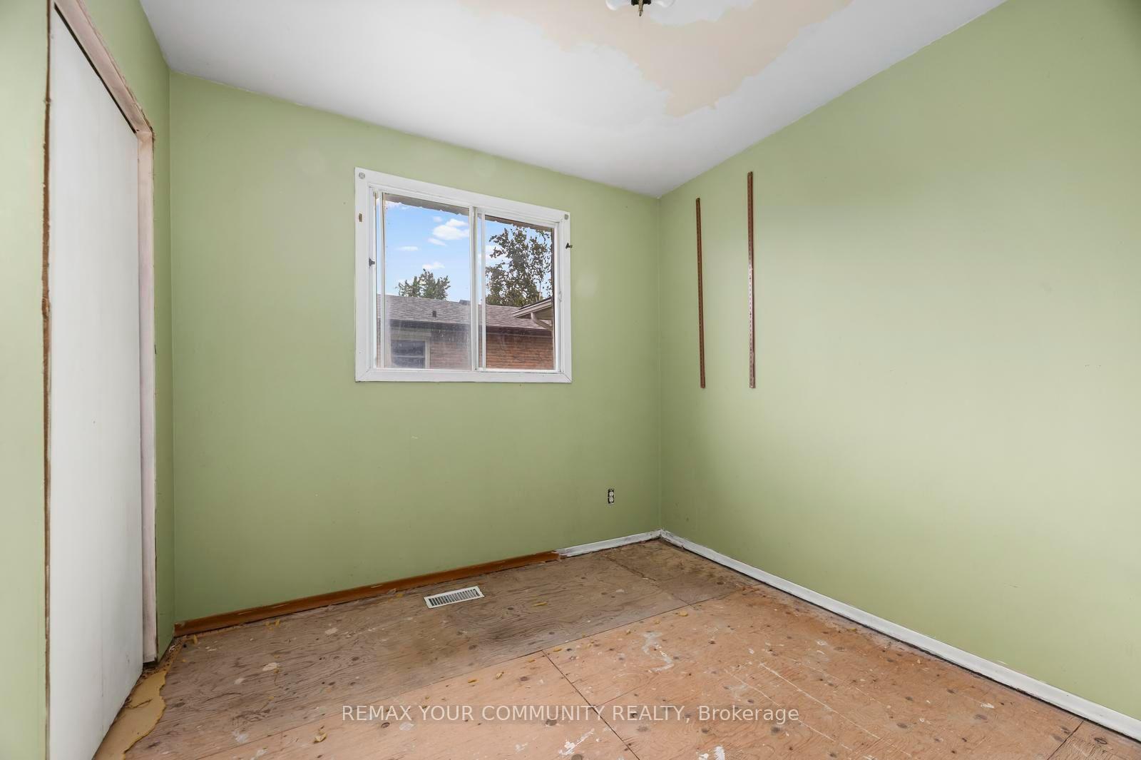 Photo 10 of 566 Highland Crescent, Brock, Beaverton — HOMEH