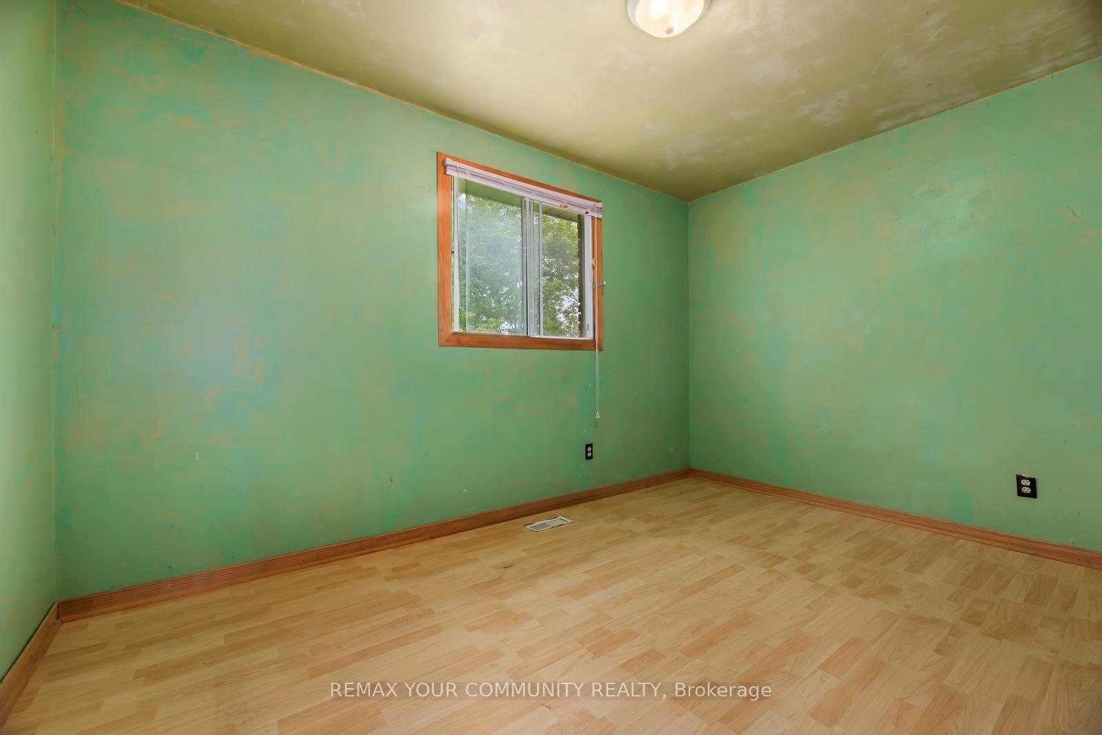 Photo 11 of 566 Highland Crescent, Brock, Beaverton — HOMEH