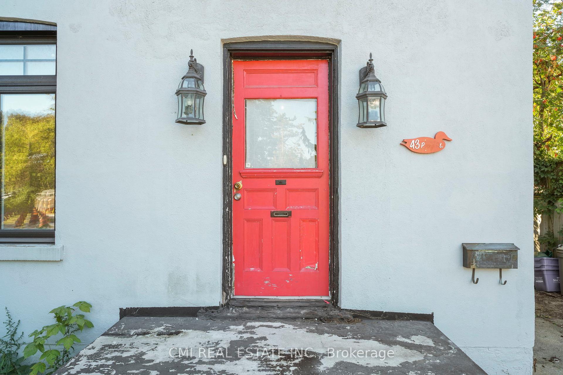 Photo 4 of 43 Perry Street, Barrie, Queen's Park — HOMEH