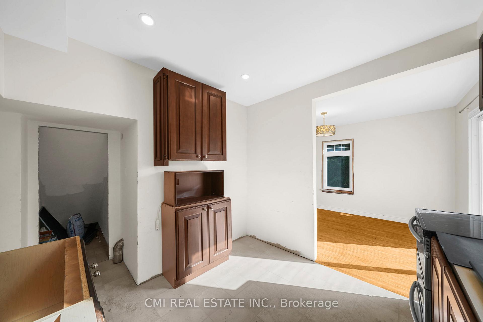 Photo 14 of 43 Perry Street, Barrie, Queen's Park — HOMEH