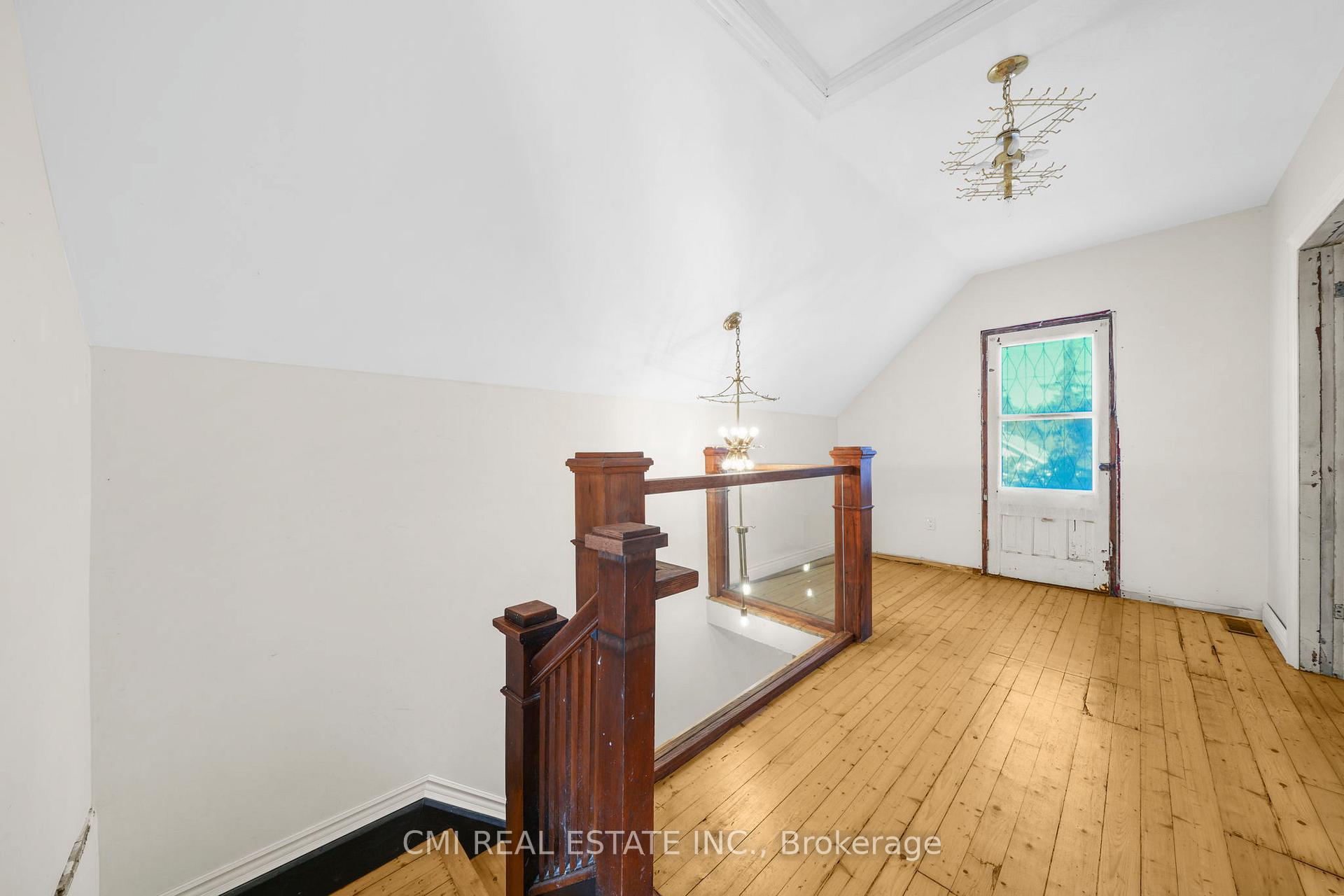 Photo 19 of 43 Perry Street, Barrie, Queen's Park — HOMEH