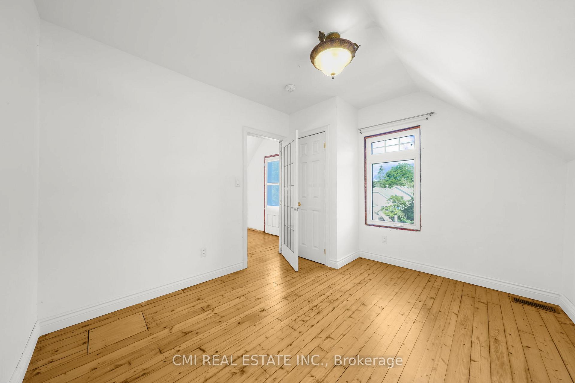 Photo 22 of 43 Perry Street, Barrie, Queen's Park — HOMEH