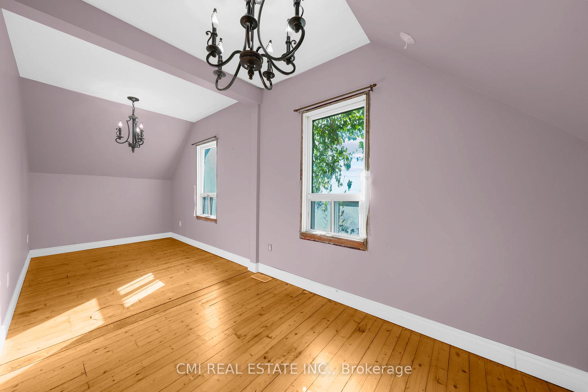 Photo 23 of 43 Perry Street, Barrie, Queen's Park — HOMEH