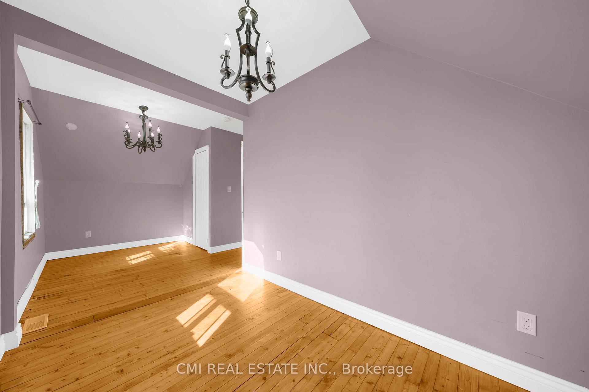 Photo 24 of 43 Perry Street, Barrie, Queen's Park — HOMEH