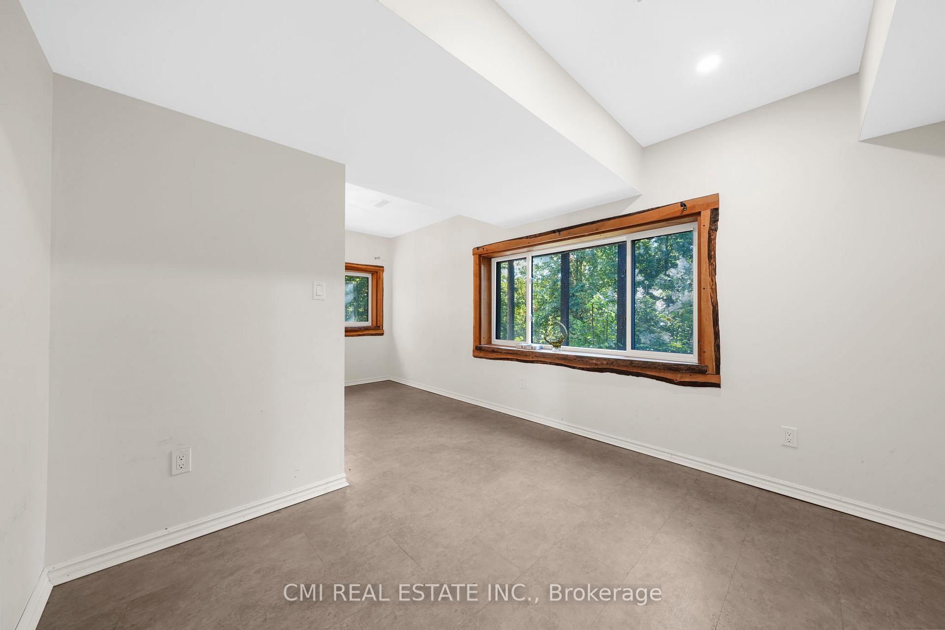 Photo 32 of 43 Perry Street, Barrie, Queen's Park — HOMEH