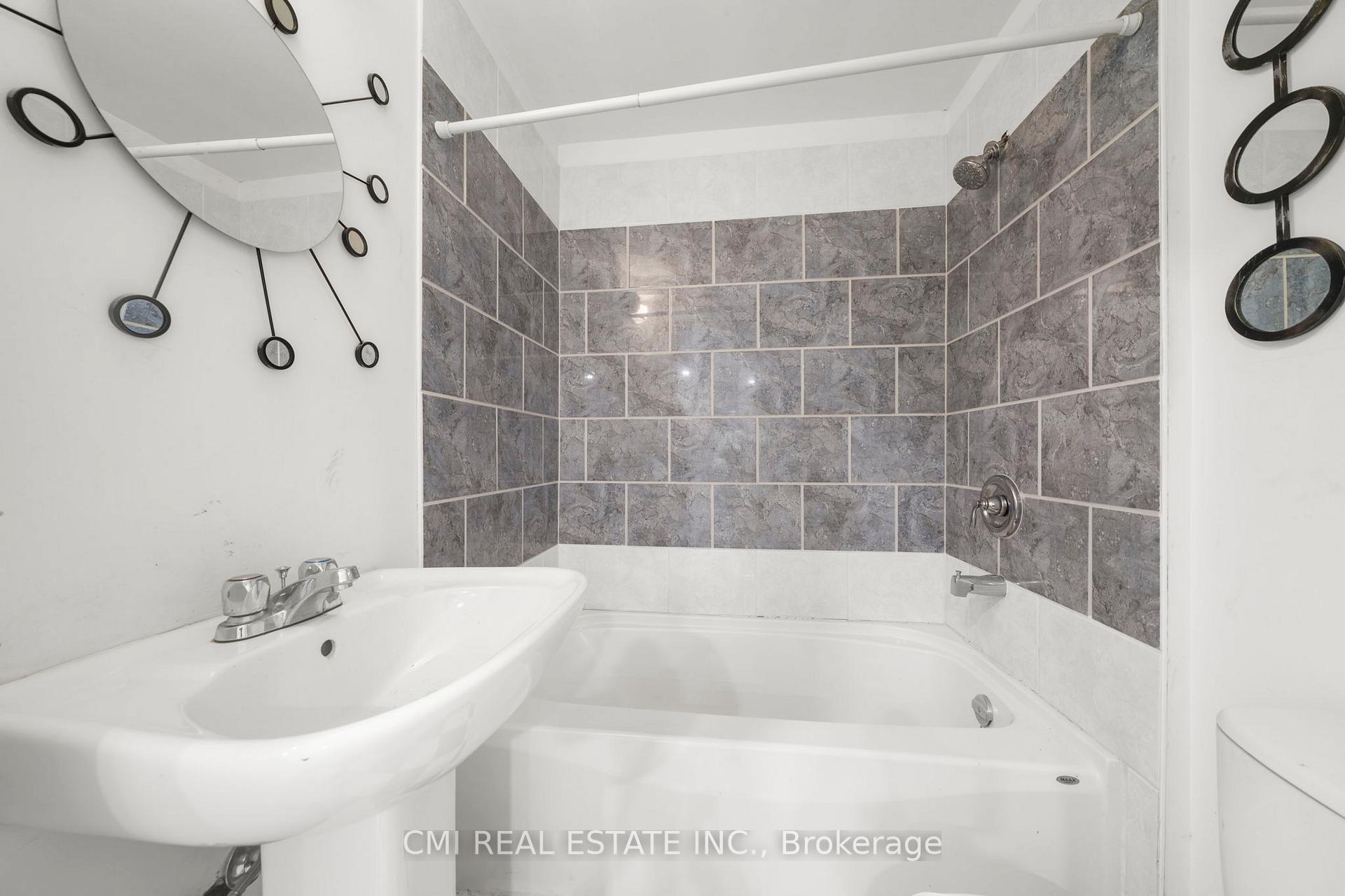 Photo 37 of 43 Perry Street, Barrie, Queen's Park — HOMEH
