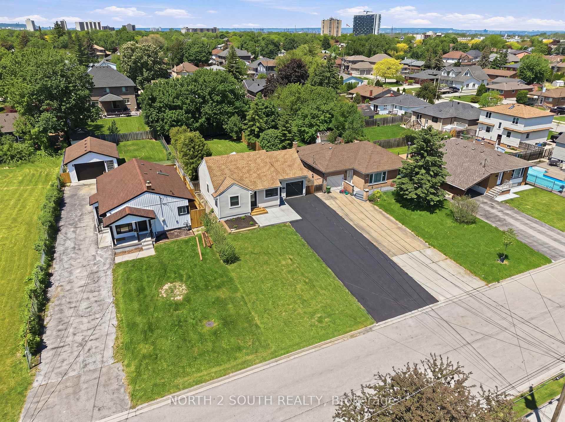 Photo 33 of 63 Chester Road, Hamilton, Stoney Creek — HOMEH