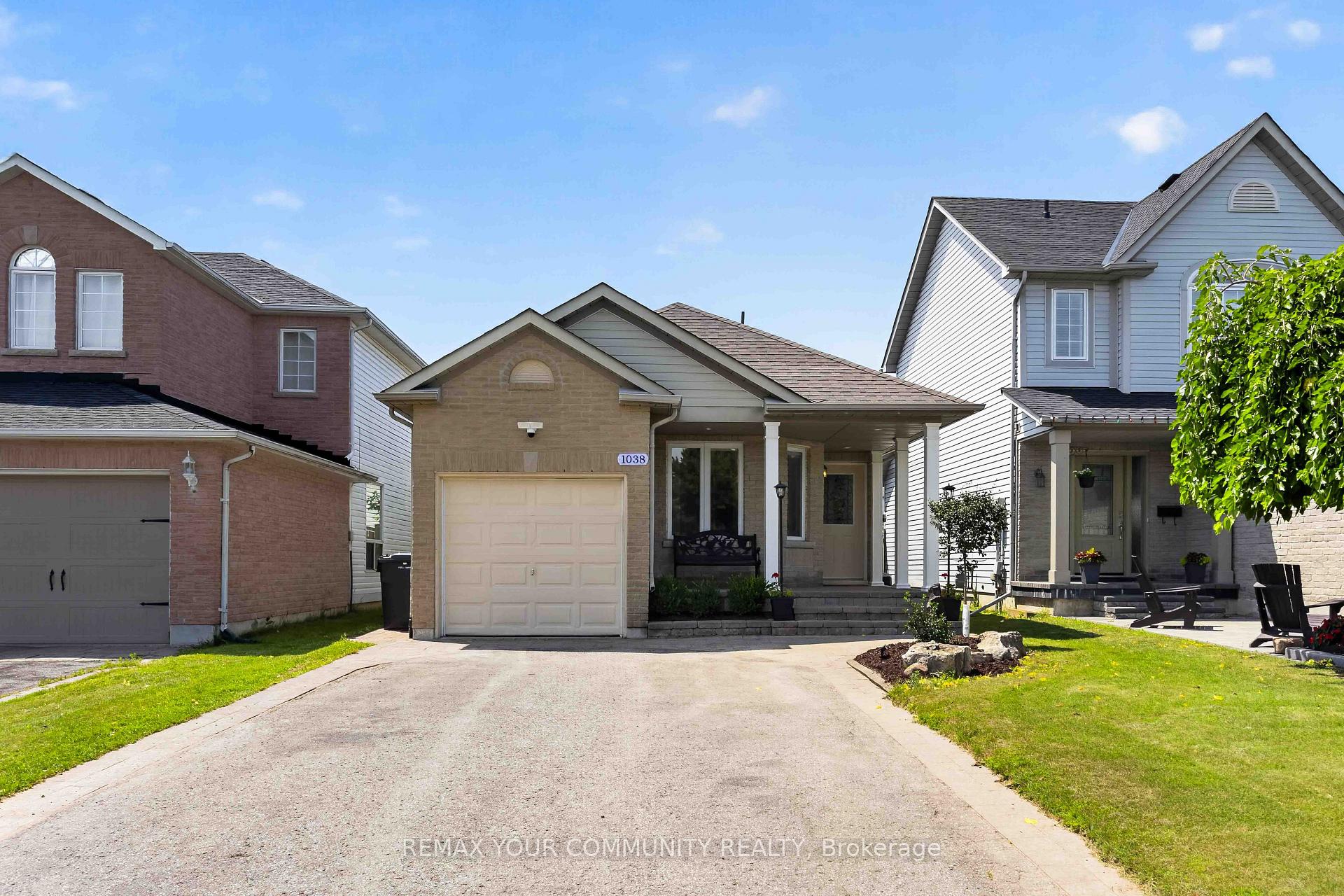 Front of 1038 Grandlea Court