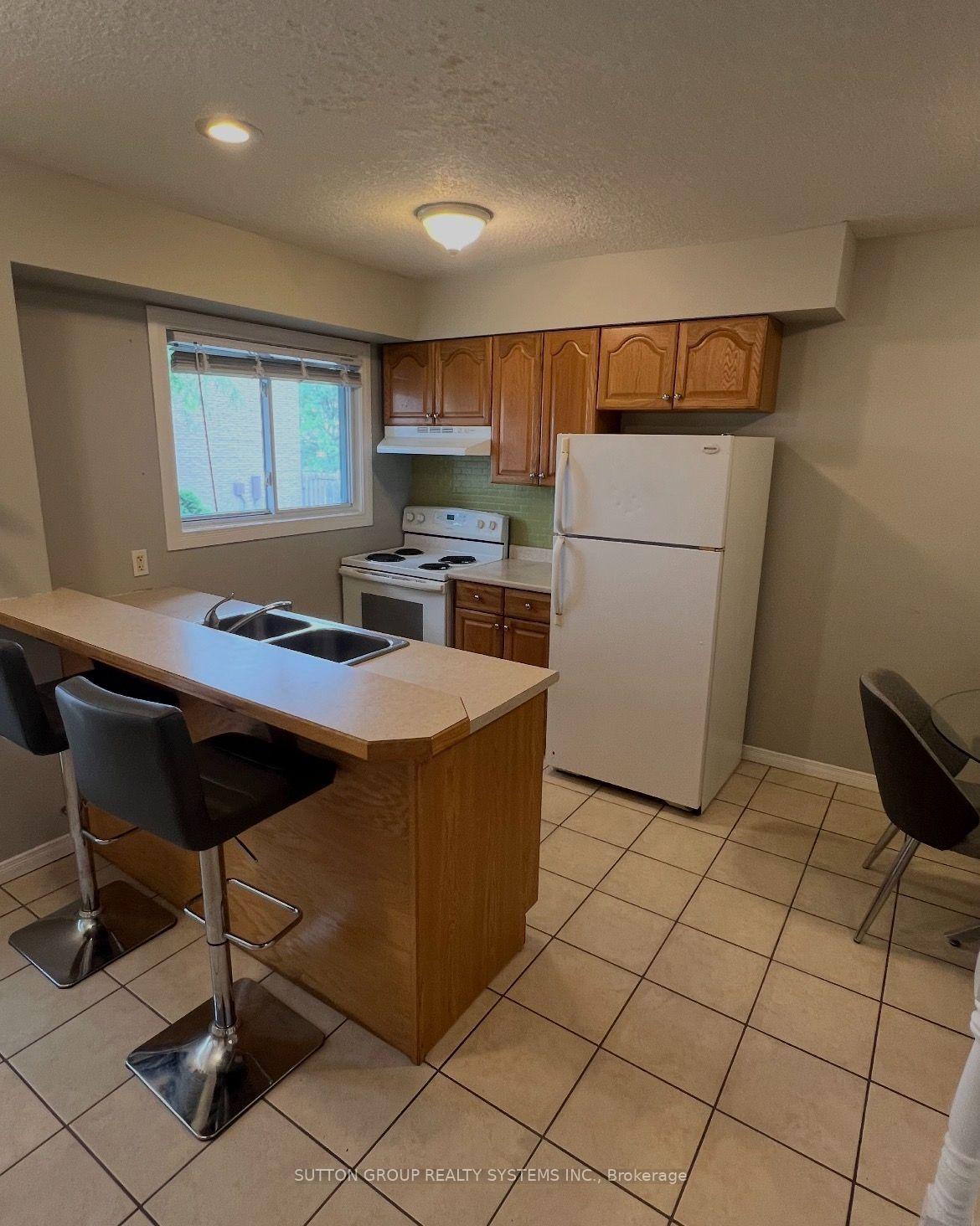Photo 2 of Unit 19, 211 Veronica Drive, Kitchener, Centreville Chicopee — HOMEH