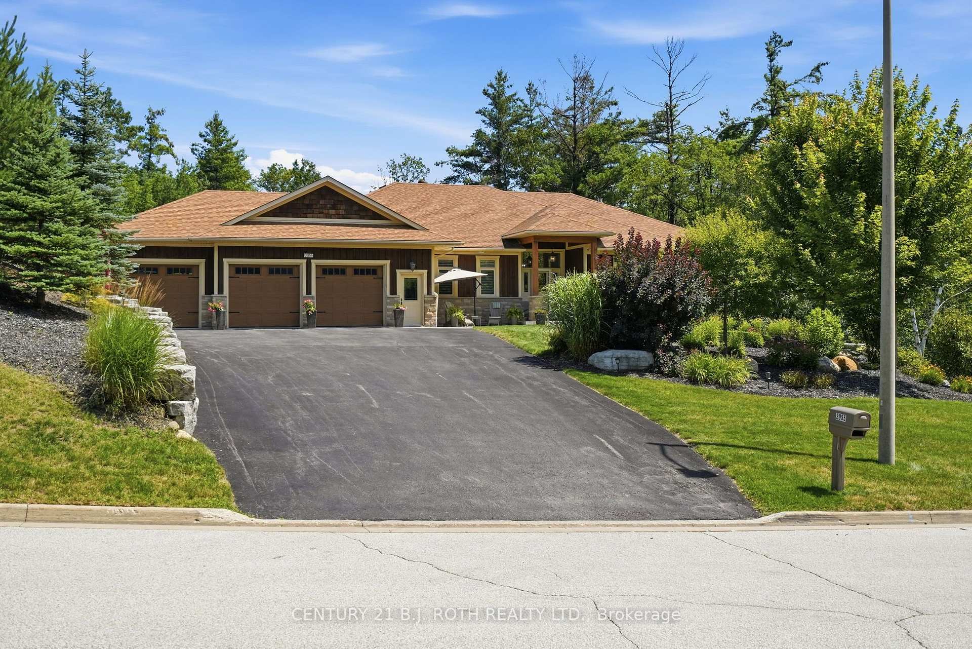 Photo 1 of 2055 Forest Valley Drive, Innisfil, Rural Innisfil — HOMEH
