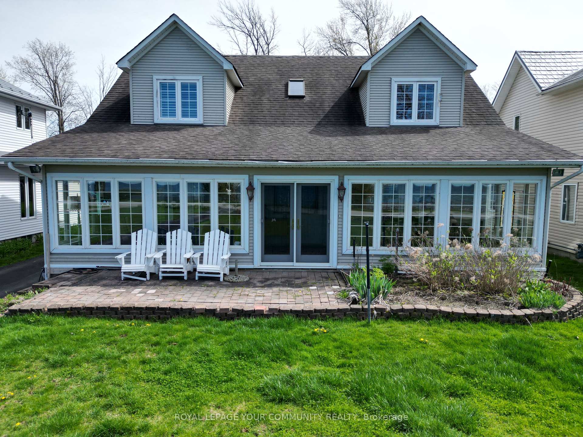 Photo 3 of 203 Lake Drive E, Georgina, Historic Lakeshore Communities — HOMEH