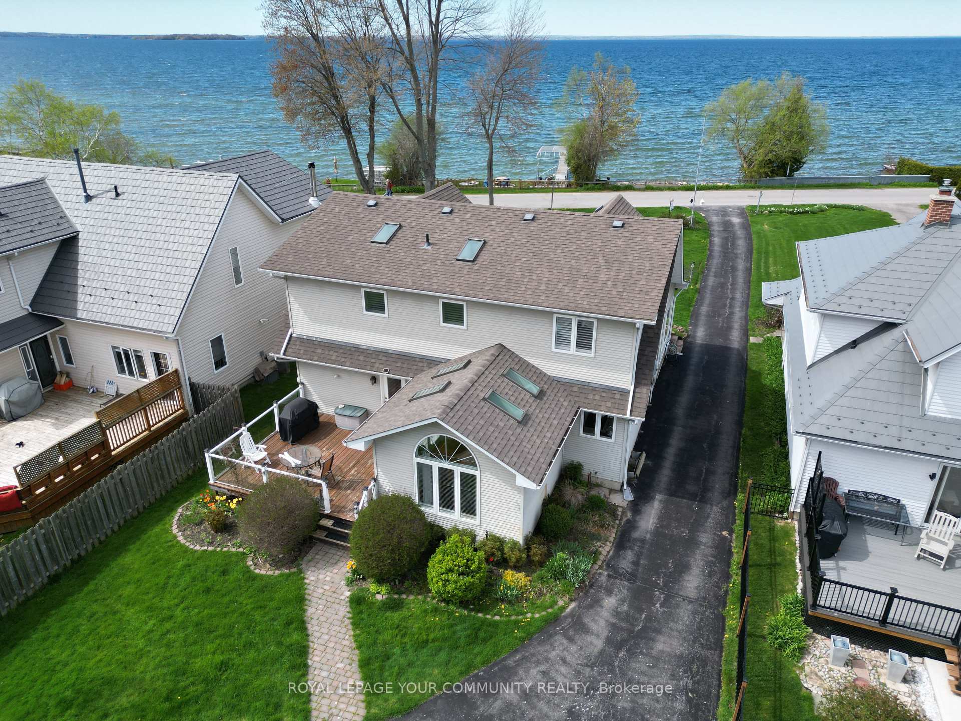 Photo 4 of 203 Lake Drive E, Georgina, Historic Lakeshore Communities — HOMEH