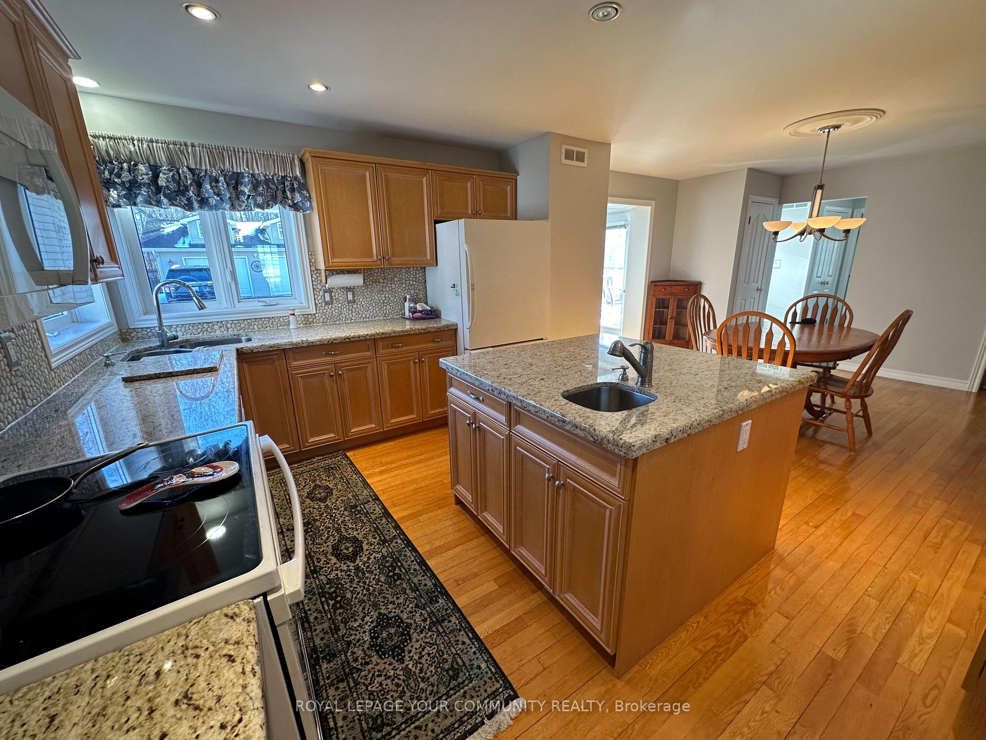 Photo 8 of 203 Lake Drive E, Georgina, Historic Lakeshore Communities — HOMEH