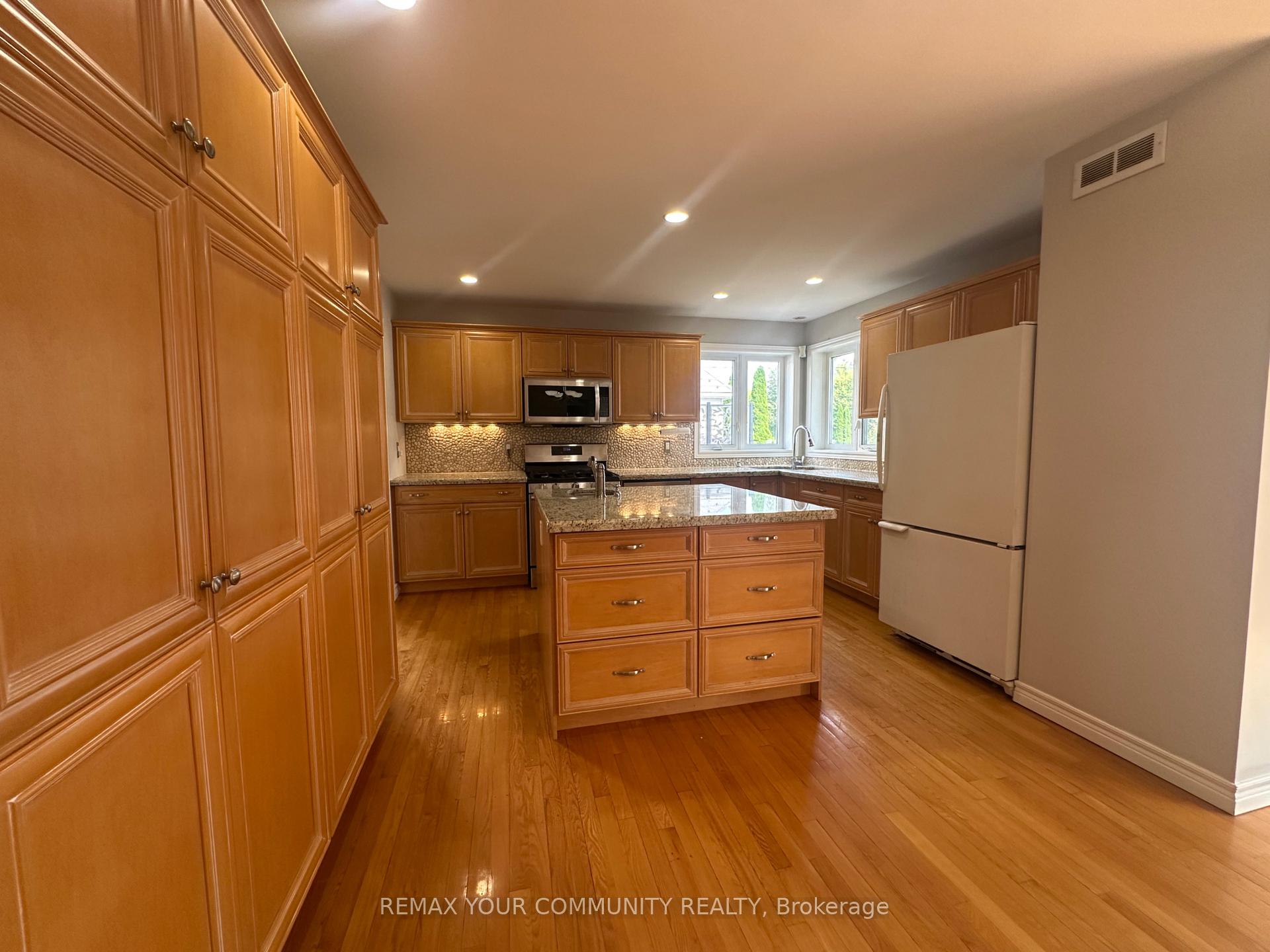 Photo 10 of 203 Lake Drive E, Georgina, Historic Lakeshore Communities — HOMEH