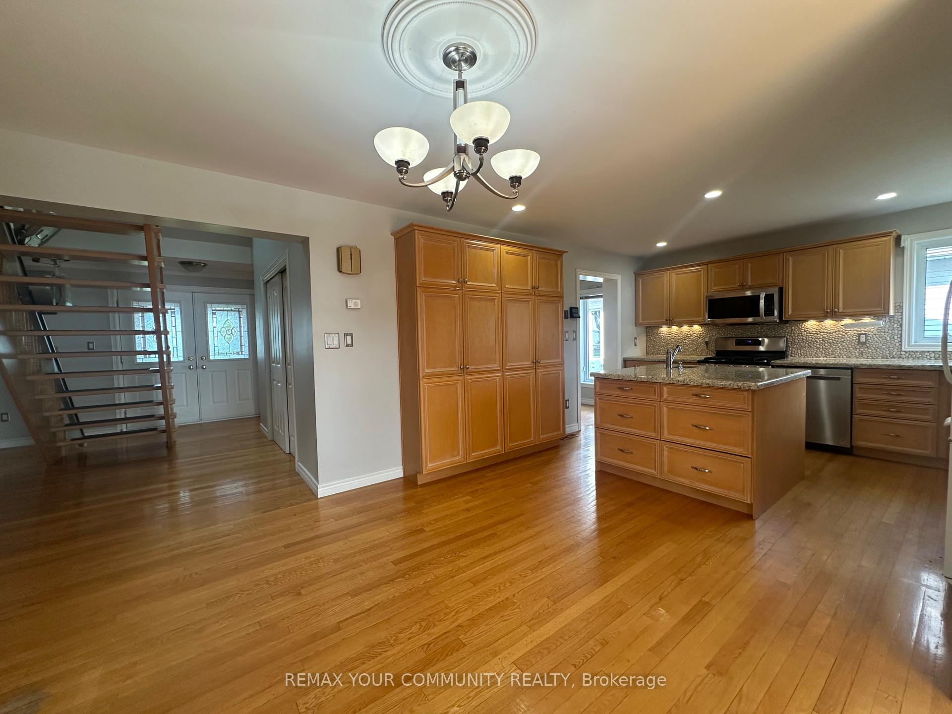 Photo 17 of 203 Lake Drive E, Georgina, Historic Lakeshore Communities — HOMEH