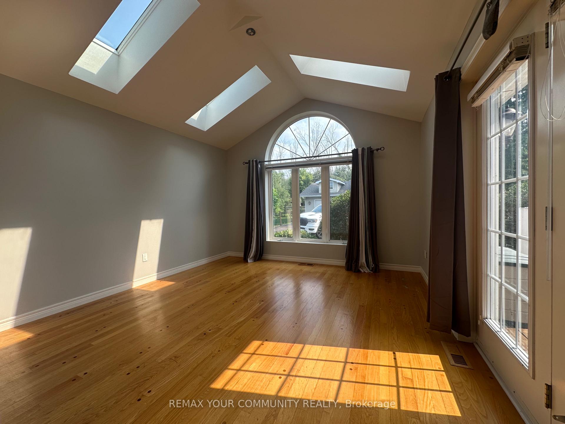 Photo 27 of 203 Lake Drive E, Georgina, Historic Lakeshore Communities — HOMEH