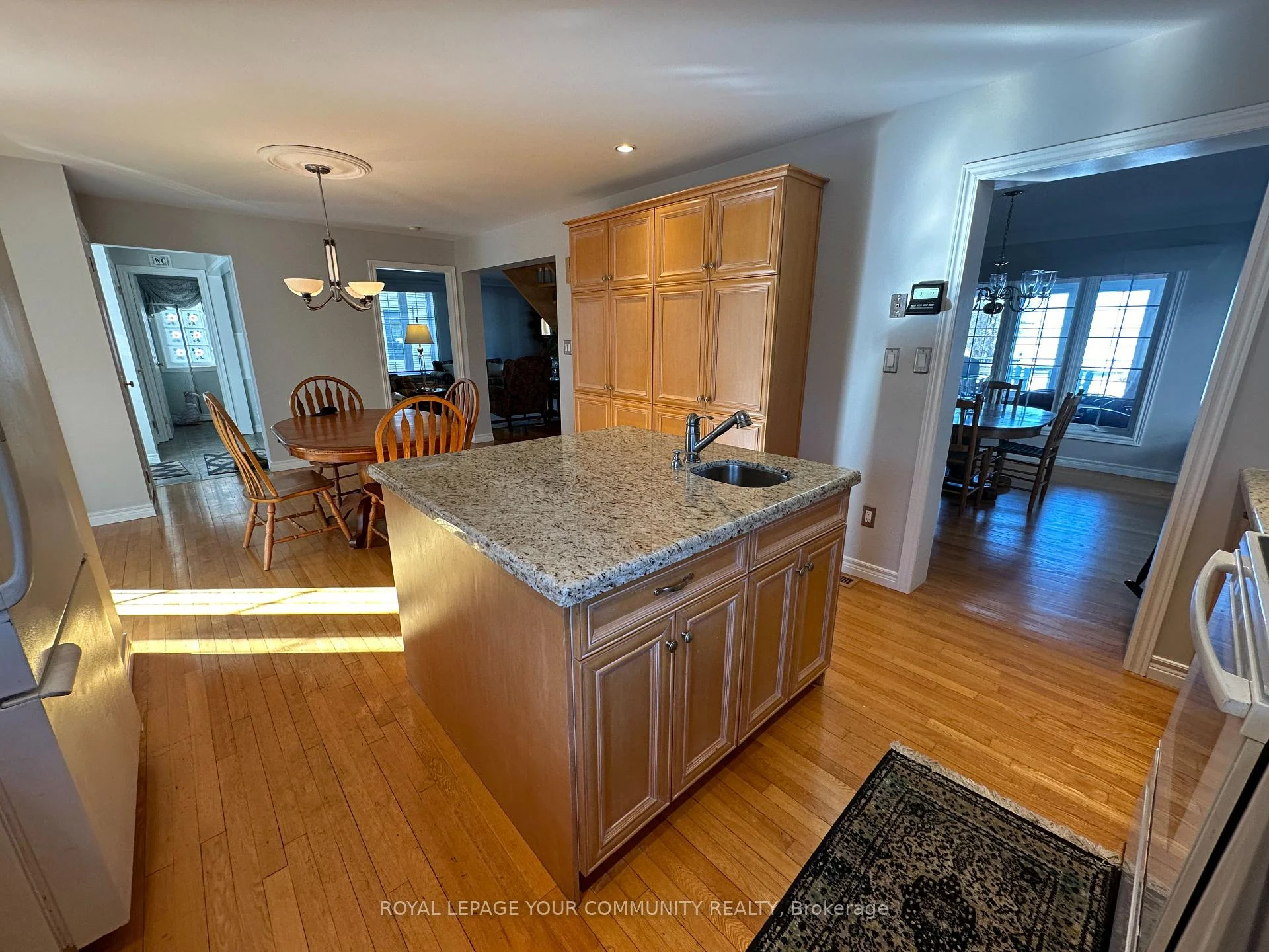 Photo 9 of 203 Lake Drive E, Georgina, Historic Lakeshore Communities — HOMEH