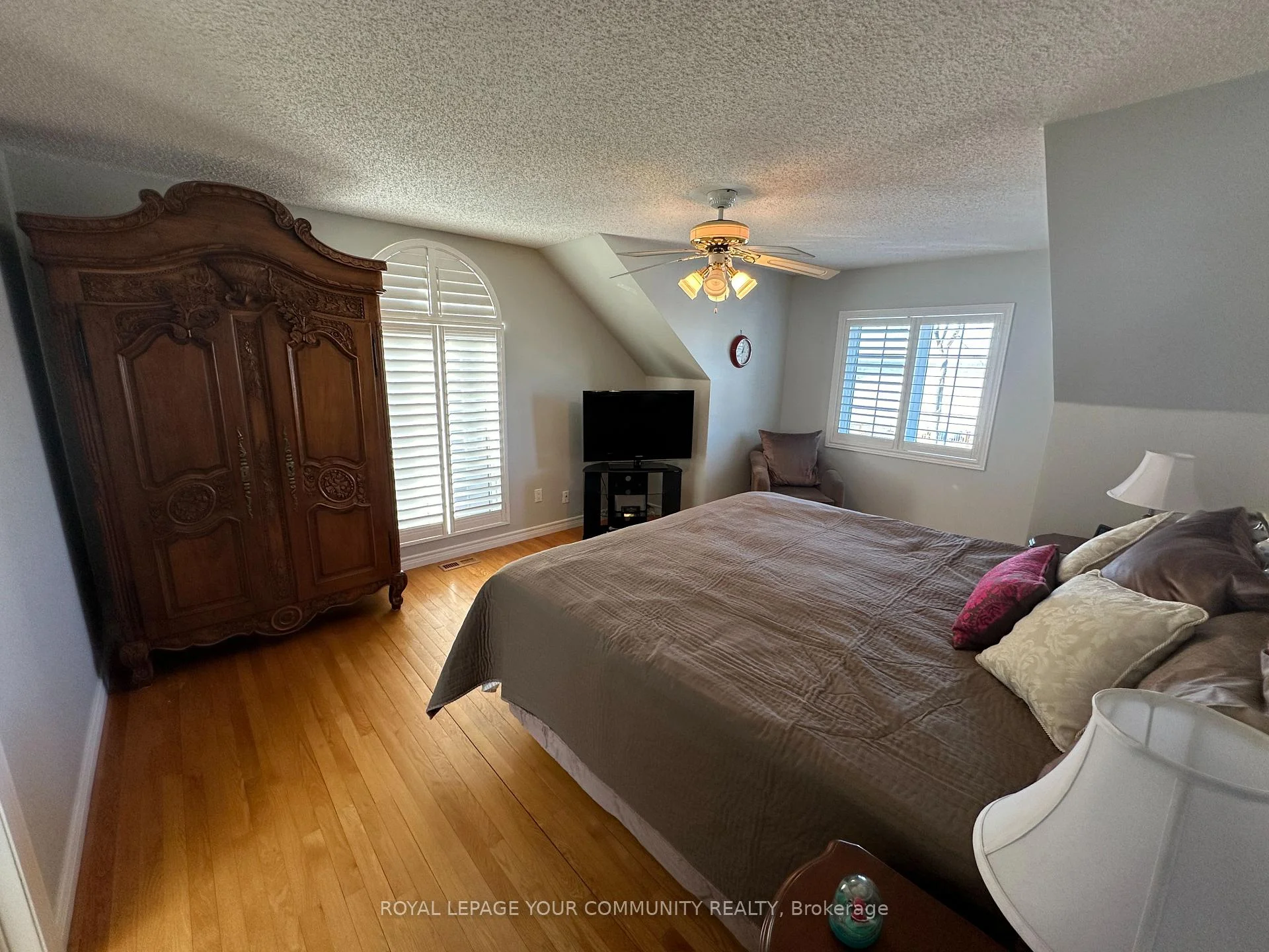 Photo 24 of 203 Lake Drive E, Georgina, Historic Lakeshore Communities — HOMEH
