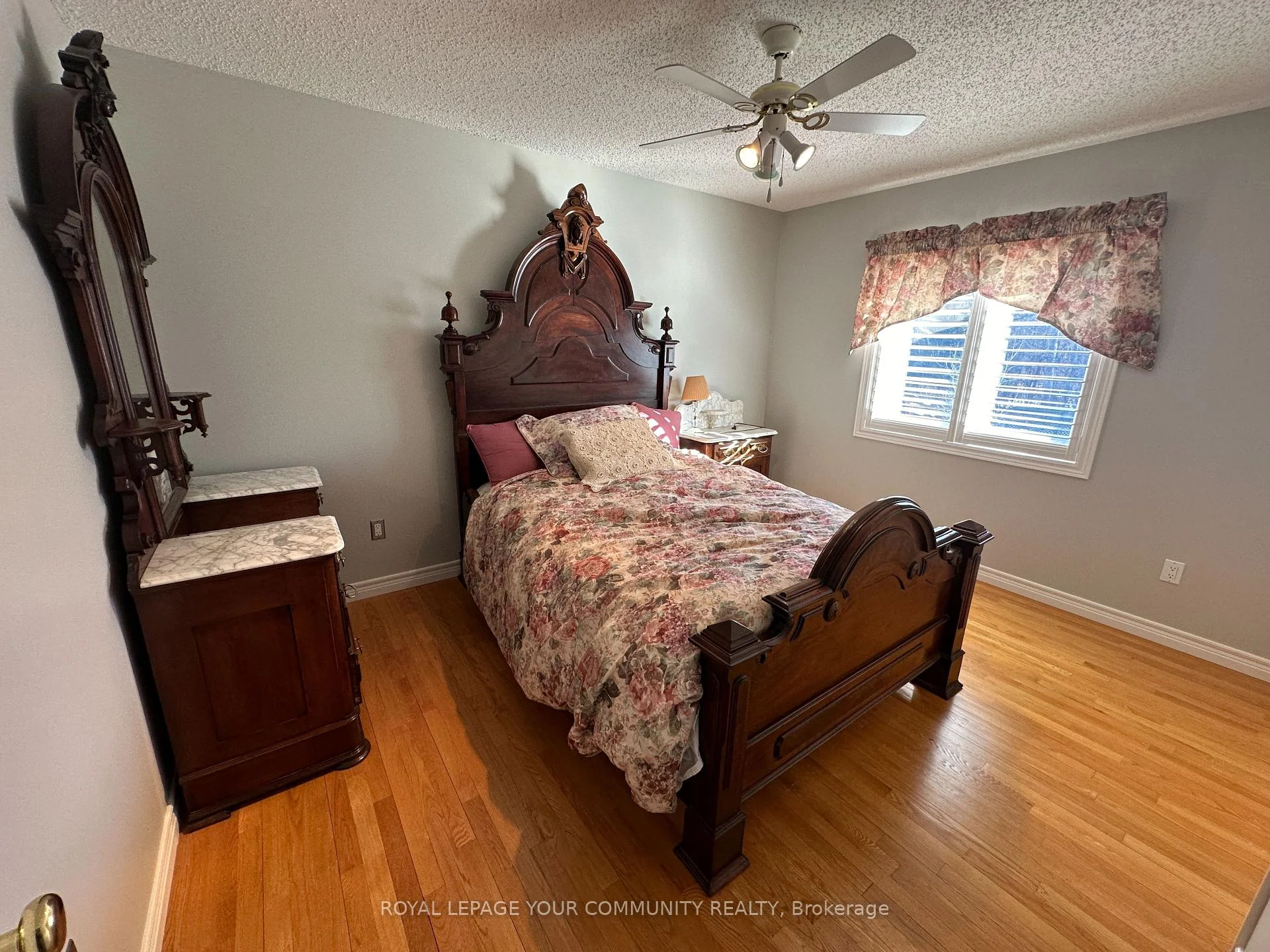 Photo 31 of 203 Lake Drive E, Georgina, Historic Lakeshore Communities — HOMEH