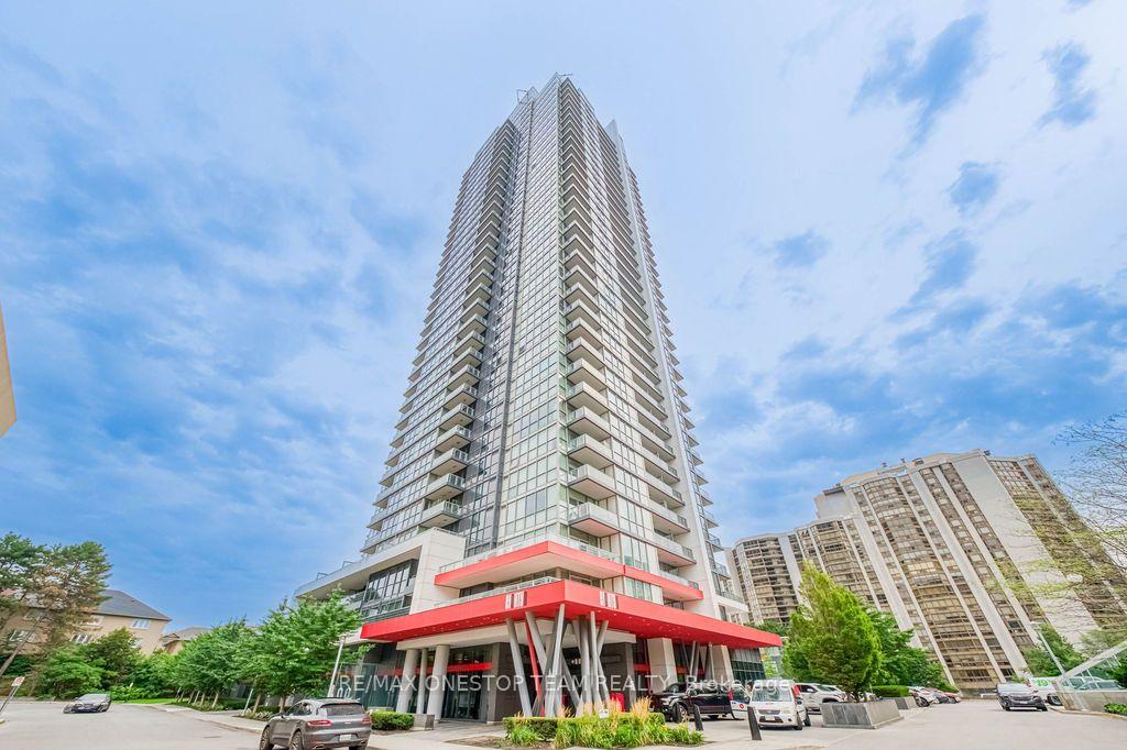 Front of Unit 811, 88 Sheppard Avenue E