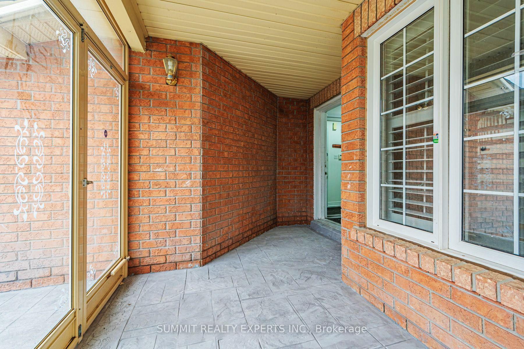 Photo 4 of 130 Tumbleweed Trail, Brampton, Fletcher's Creek South — HOMEH
