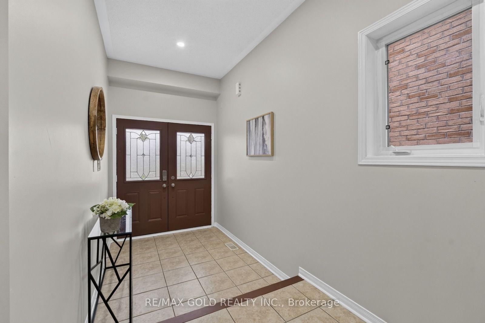 Photo 3 of 106 Meadowlark Drive, Halton Hills, Georgetown — HOMEH
