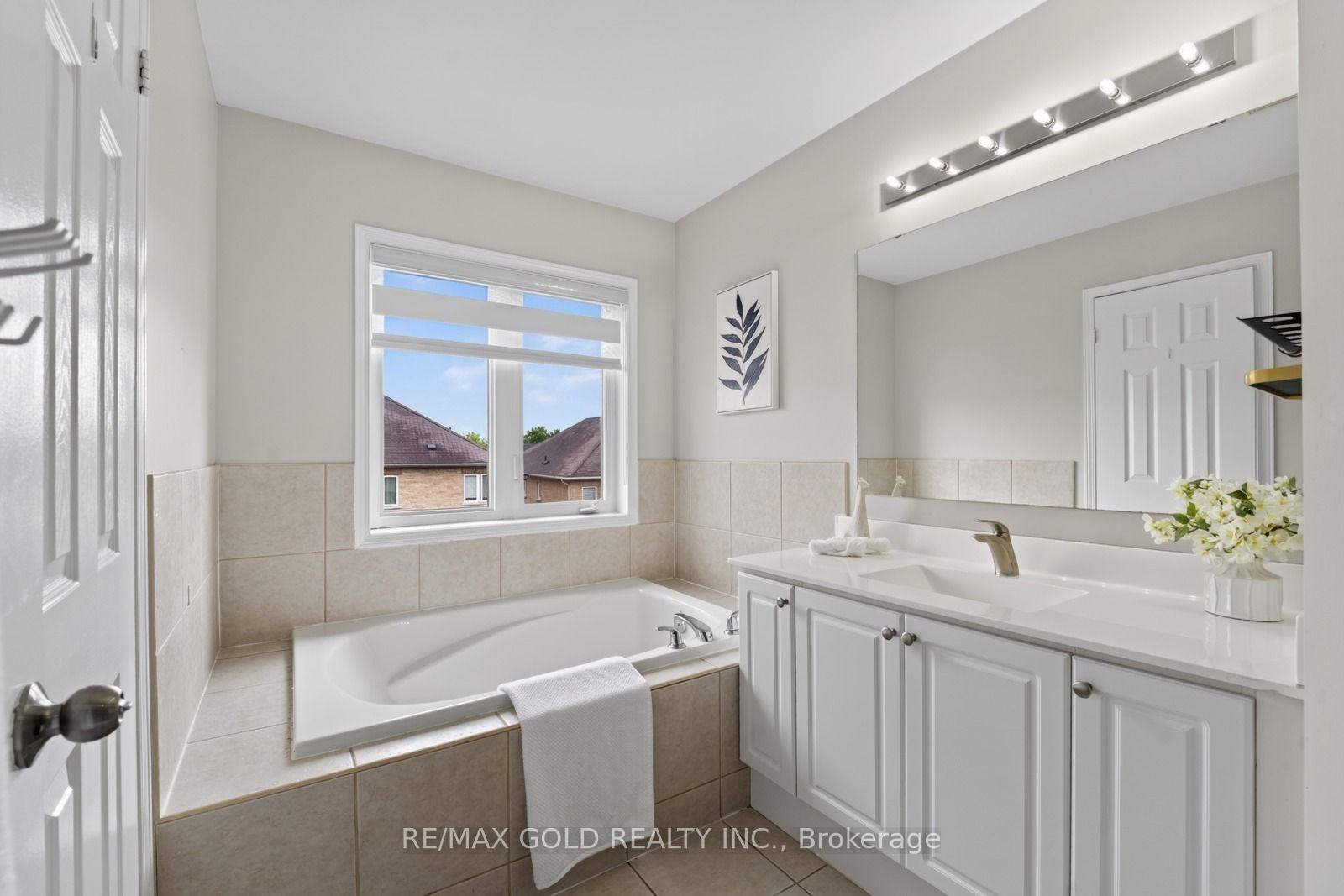 Photo 35 of 106 Meadowlark Drive, Halton Hills, Georgetown — HOMEH
