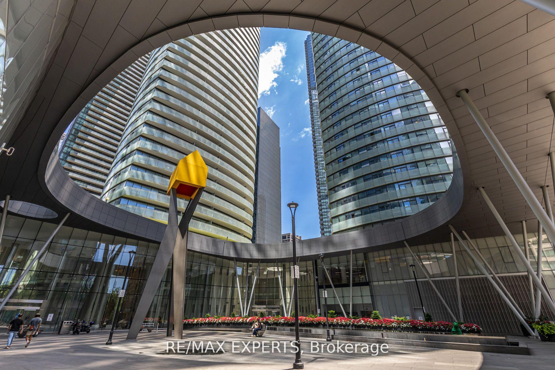 Photo 2 of Unit 1504, 12 York Street, Toronto, Waterfront Communities — HOMEH