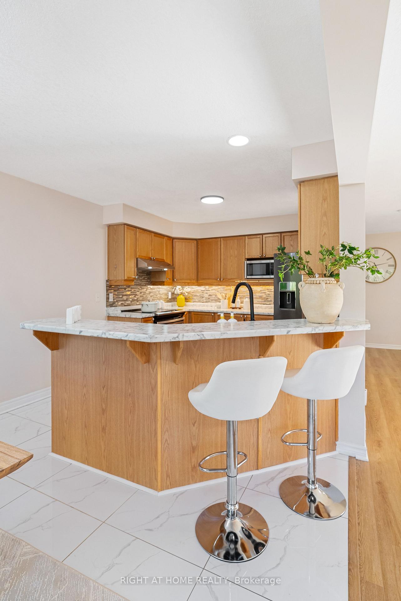 Photo 15 of 754 Hedgerow Place, London, North C — HOMEH