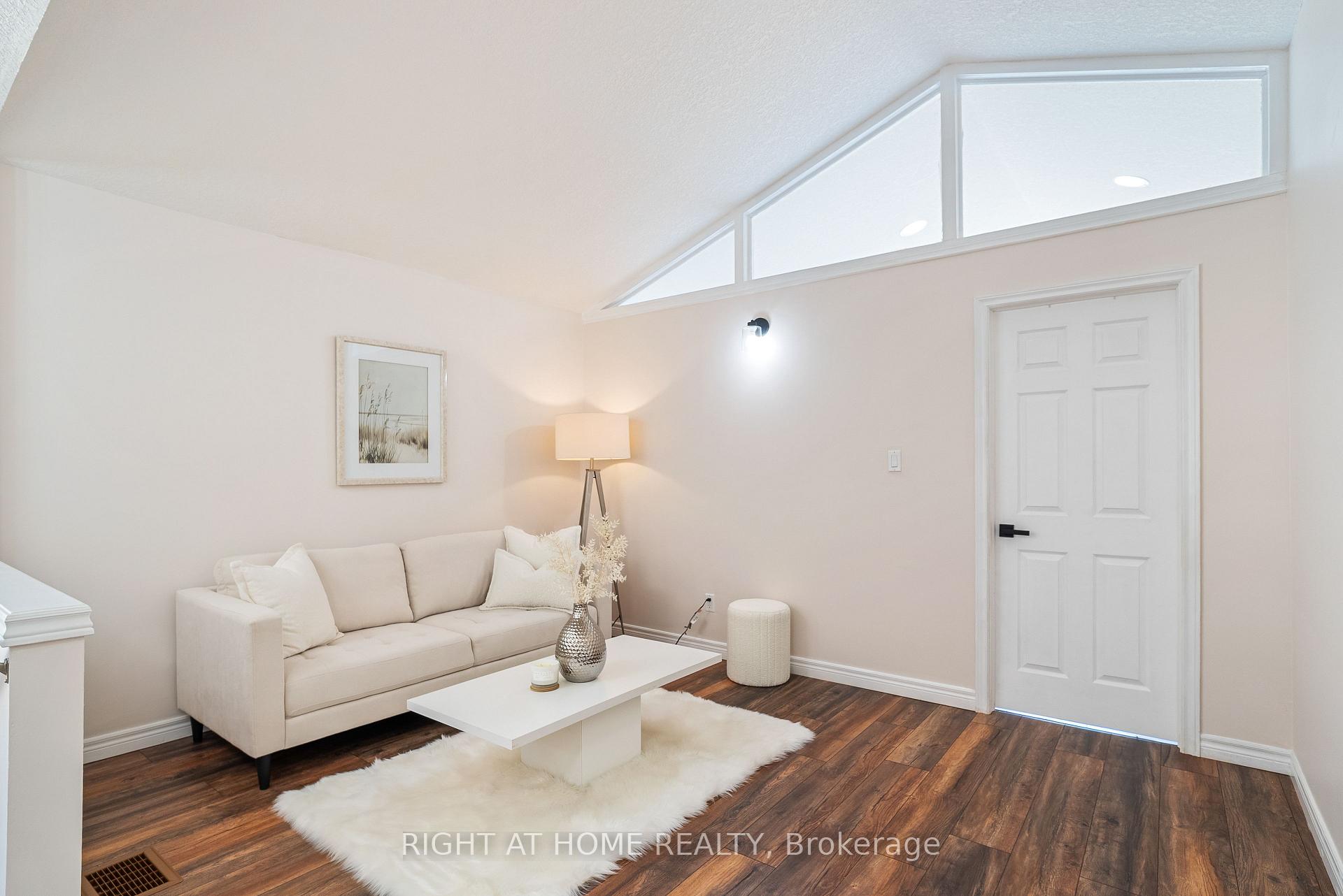 Photo 20 of 754 Hedgerow Place, London, North C — HOMEH