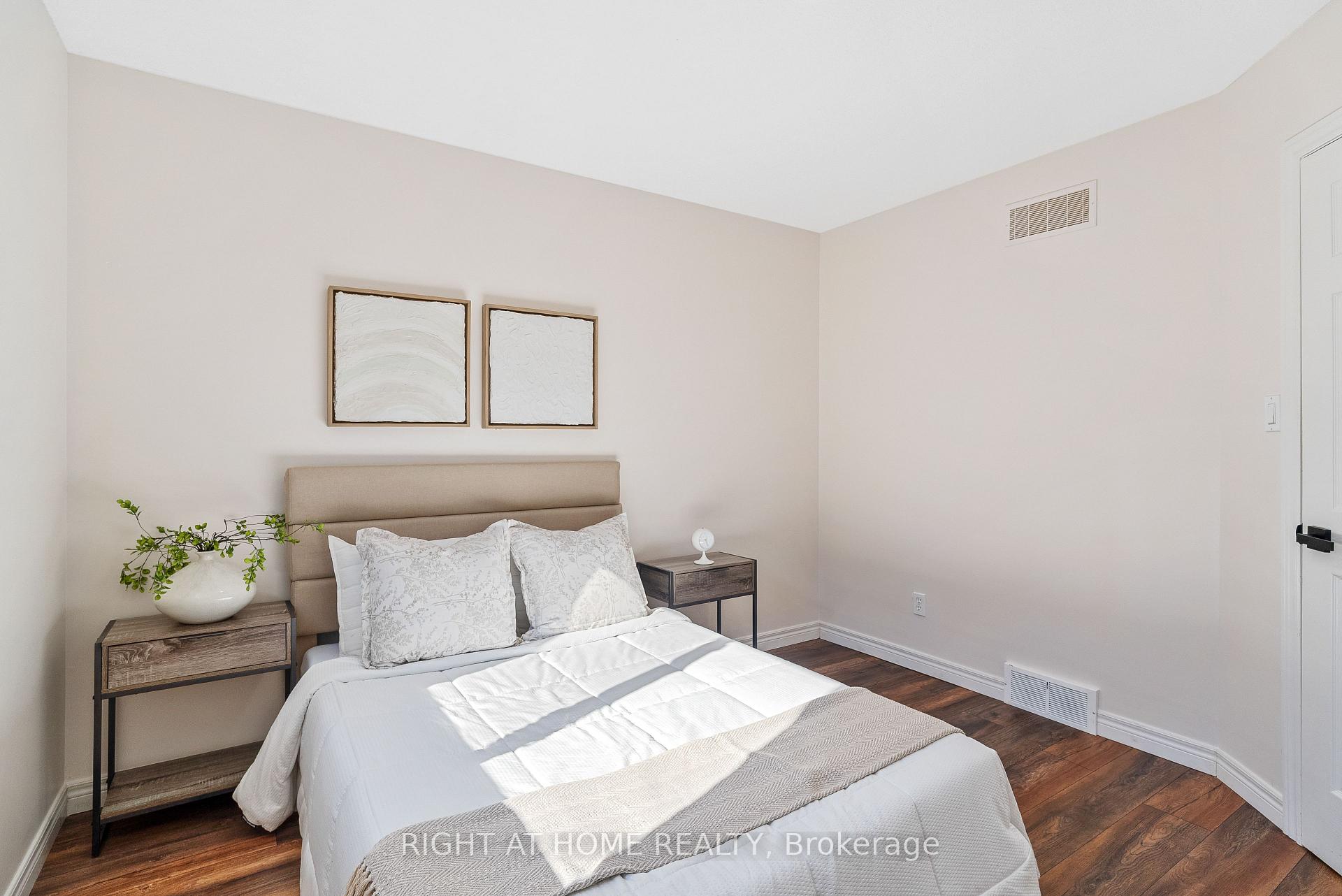Photo 34 of 754 Hedgerow Place, London, North C — HOMEH