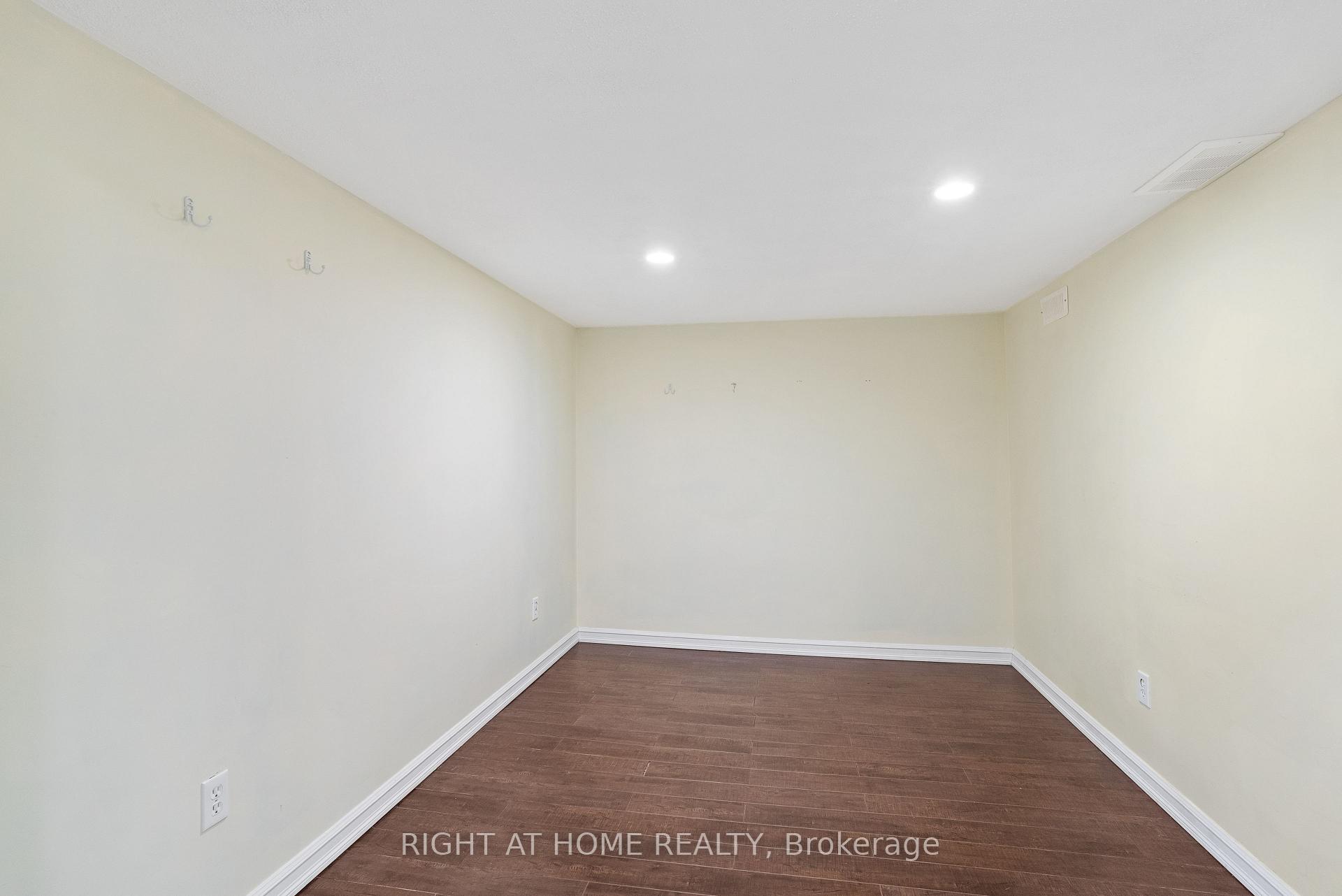 Photo 42 of 754 Hedgerow Place, London, North C — HOMEH