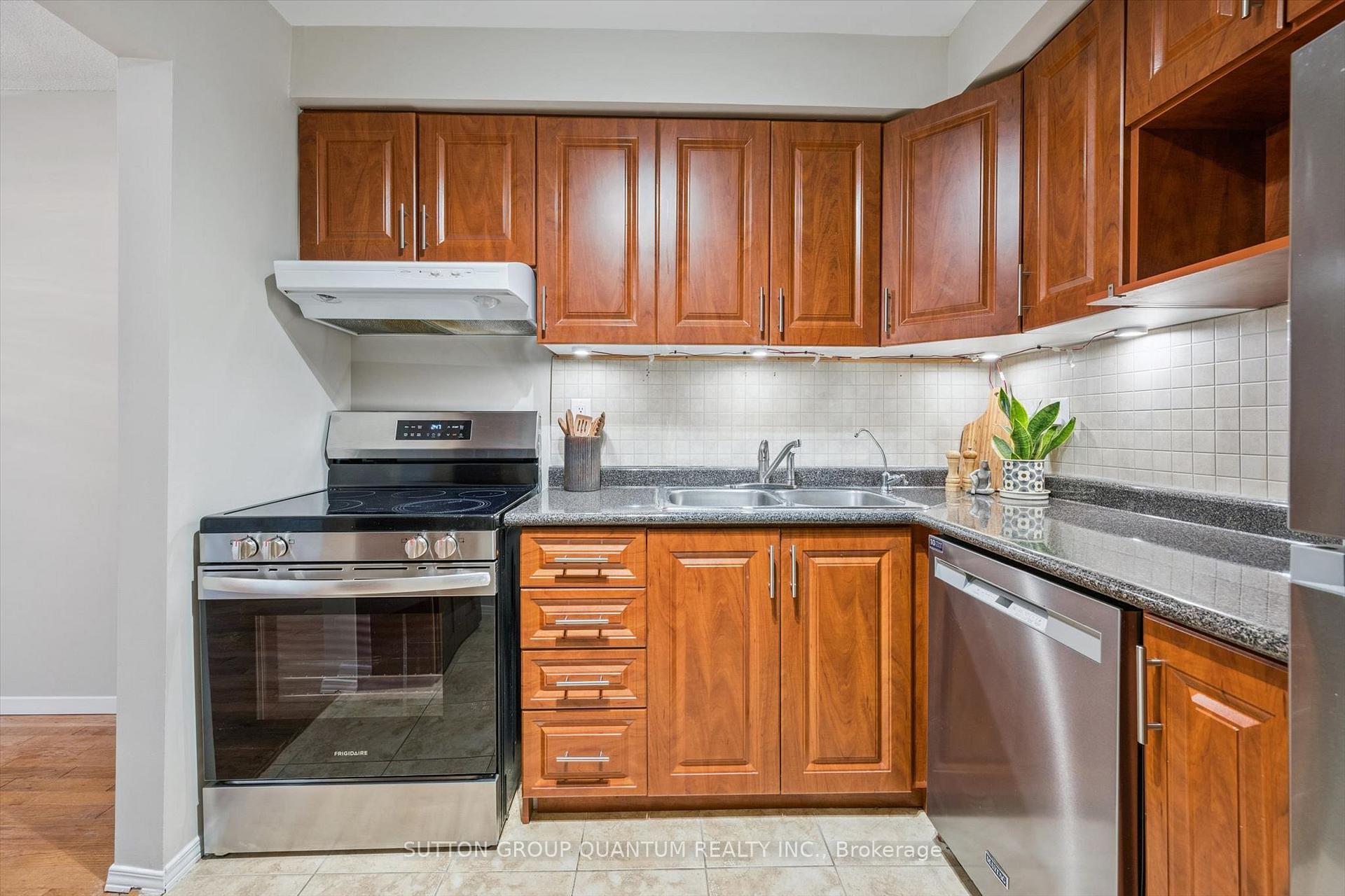 Photo 16 of Unit 69, 1558 Lancaster Drive, Oakville, Falgarwood — HOMEH