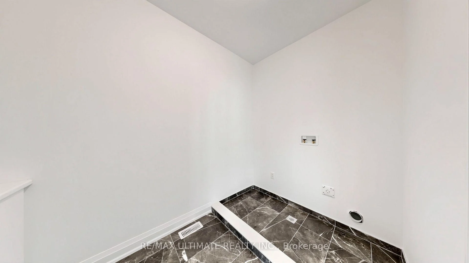 Photo 12 of 12 Aldwinckle Avenue, Oro-Medonte, Rural Oro-Medonte — HOMEH
