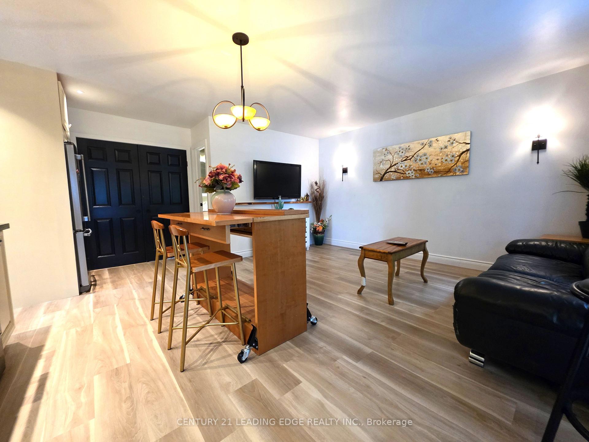 Photo 12 of Unit B, 260 Metro Road, Georgina, Historic Lakeshore Communities — HOMEH