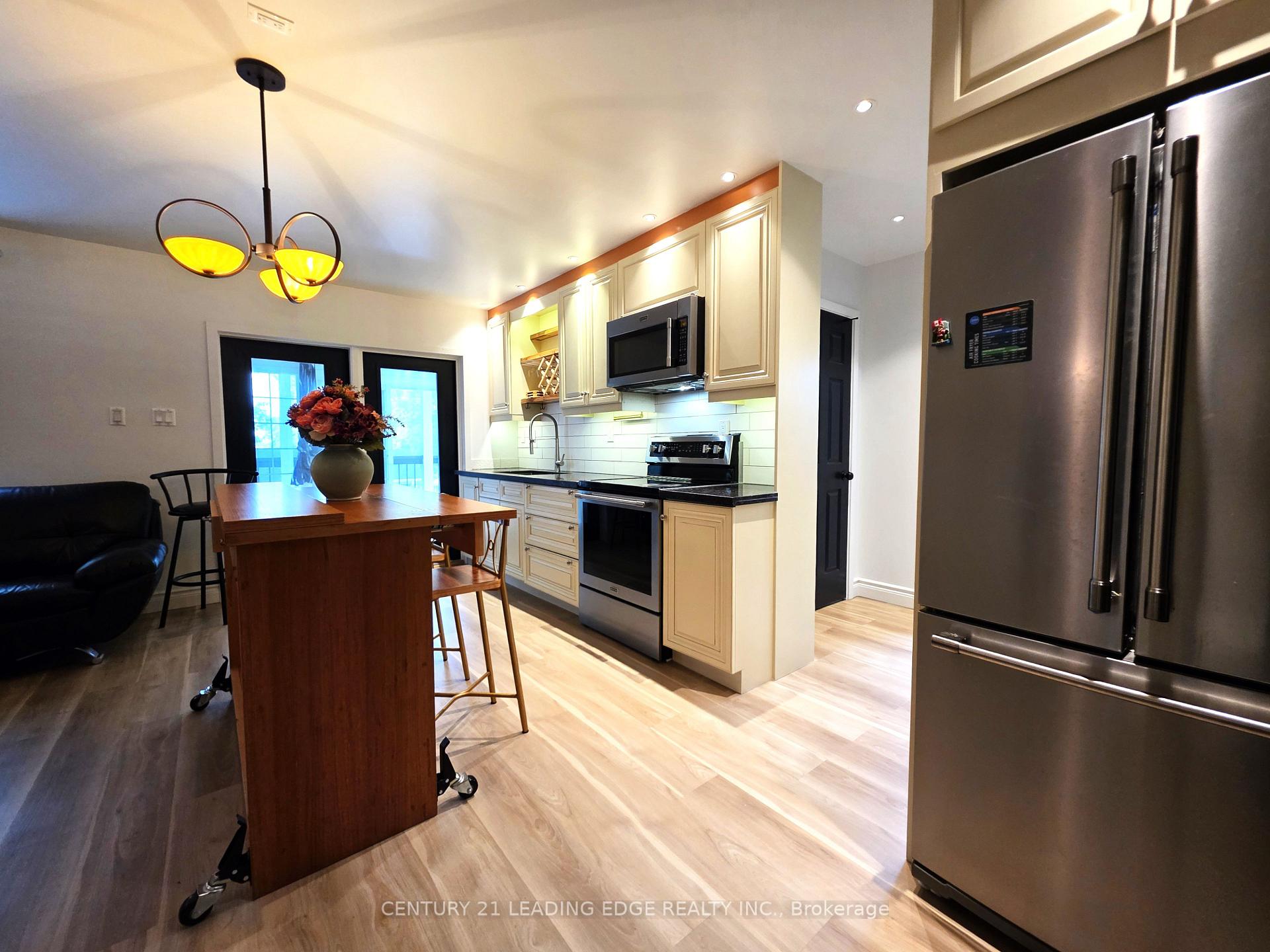 Photo 24 of Unit B, 260 Metro Road, Georgina, Historic Lakeshore Communities — HOMEH