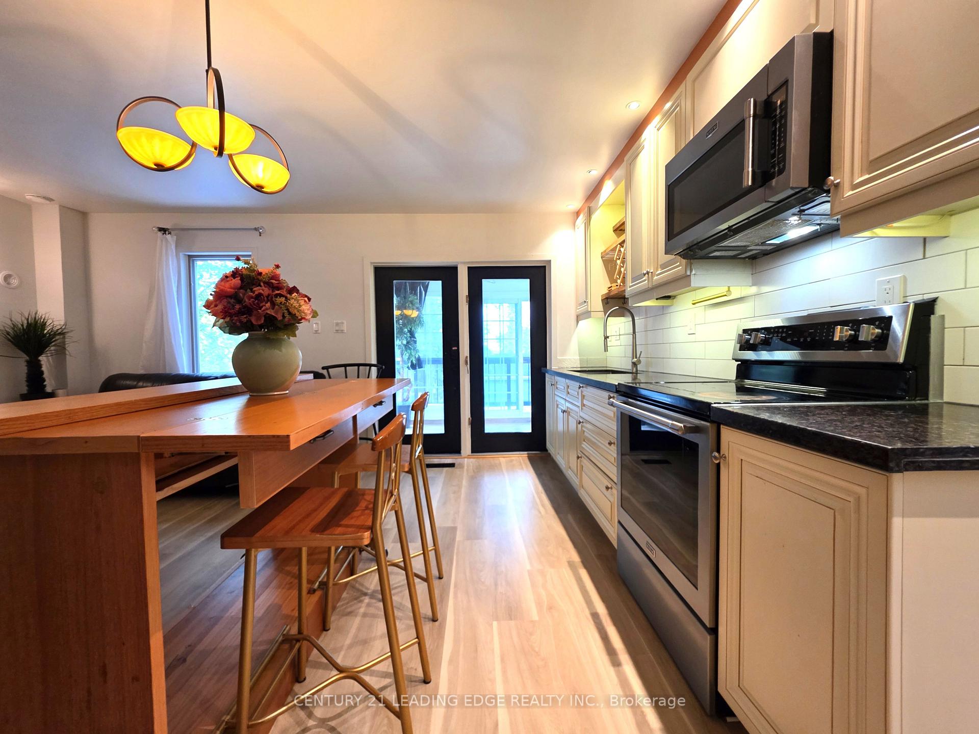 Photo 27 of Unit B, 260 Metro Road, Georgina, Historic Lakeshore Communities — HOMEH