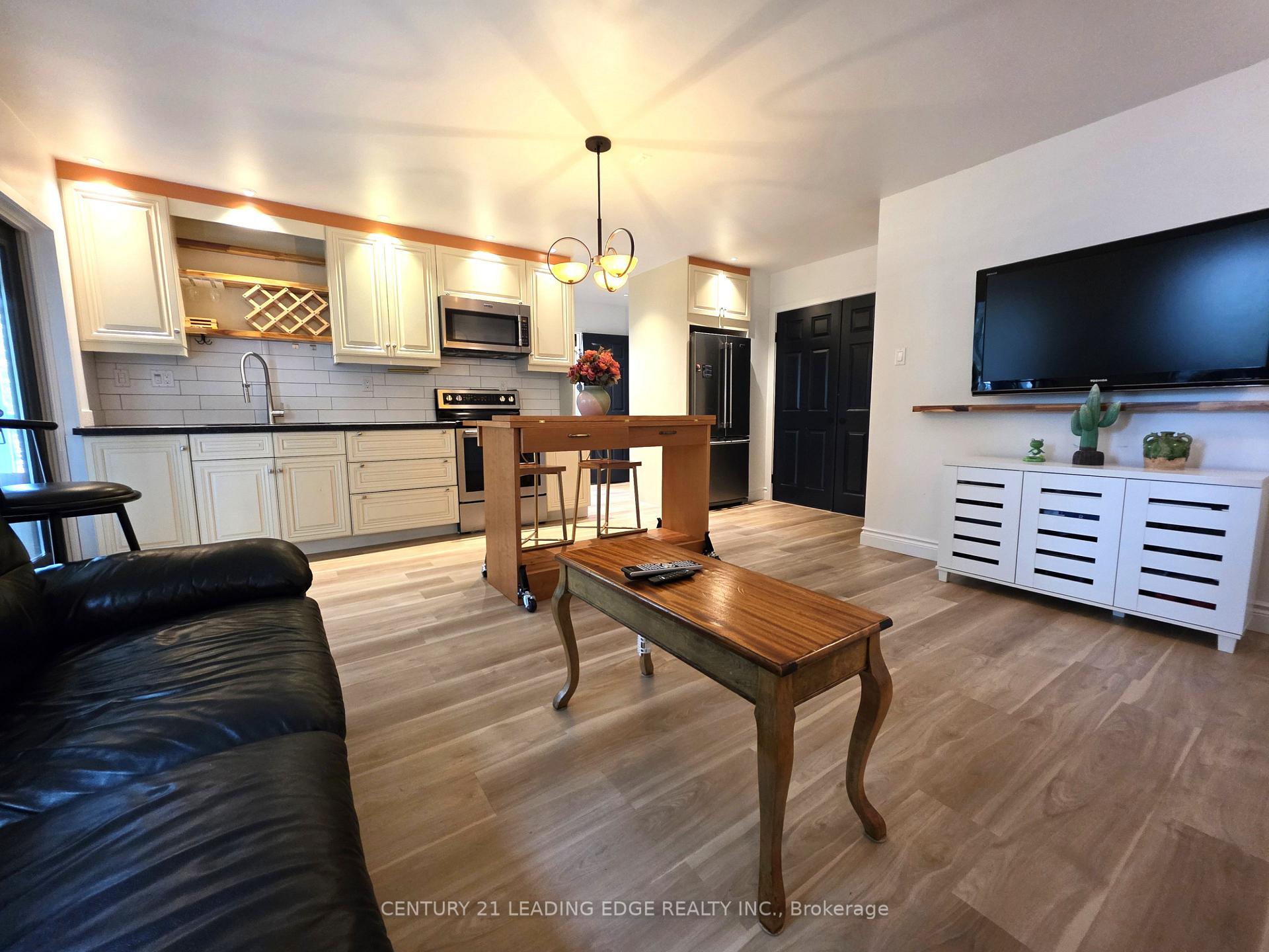 Photo 16 of Unit B, 260 Metro Road, Georgina, Historic Lakeshore Communities — HOMEH