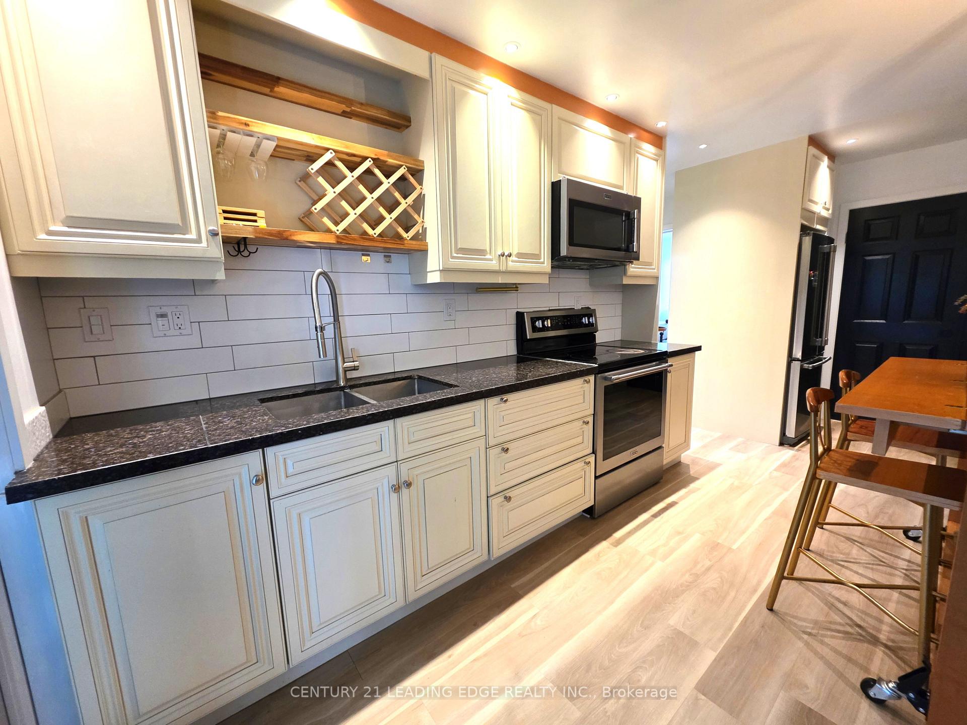 Photo 22 of Unit B, 260 Metro Road, Georgina, Historic Lakeshore Communities — HOMEH