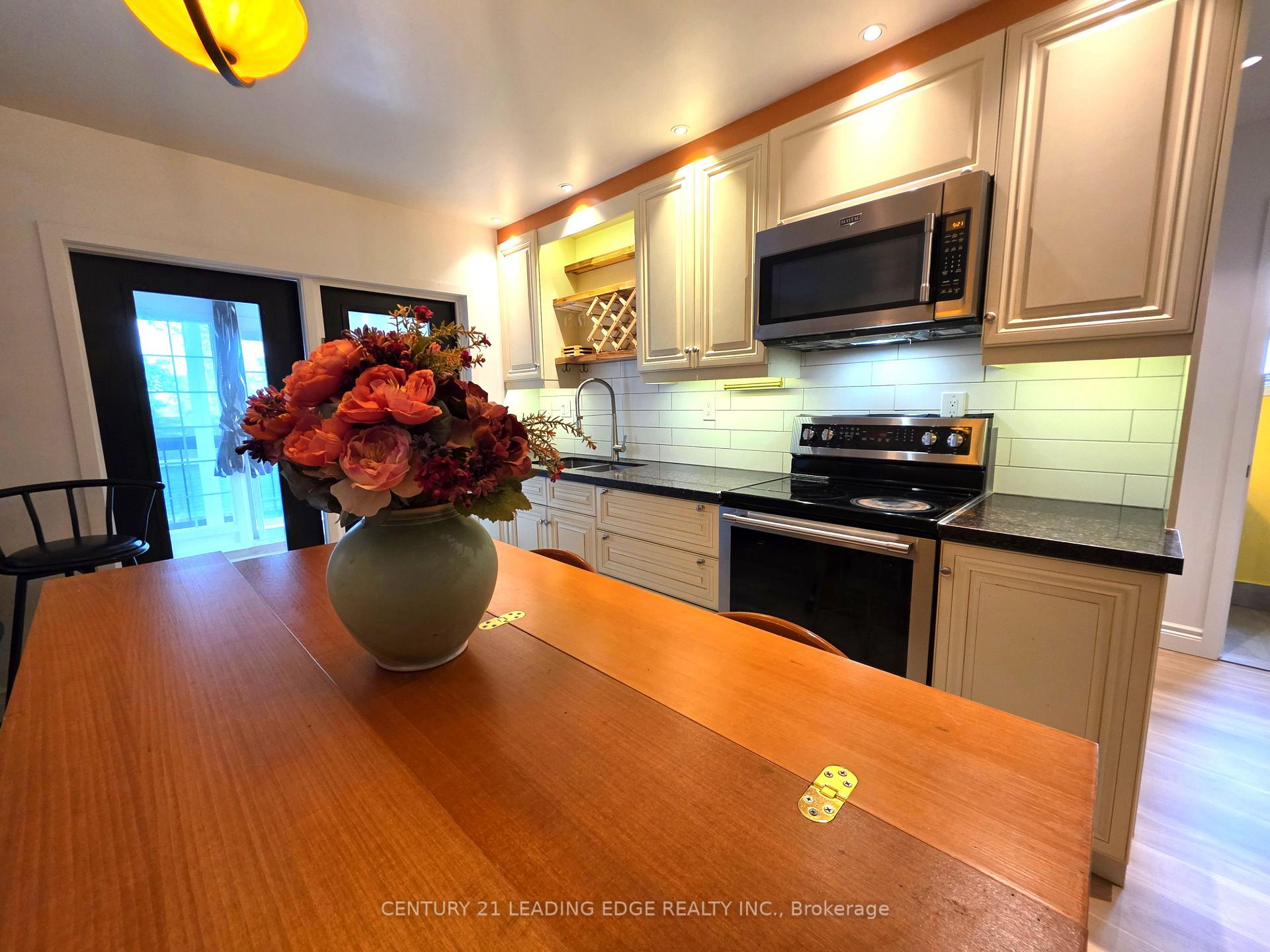 Photo 31 of Unit B, 260 Metro Road, Georgina, Historic Lakeshore Communities — HOMEH