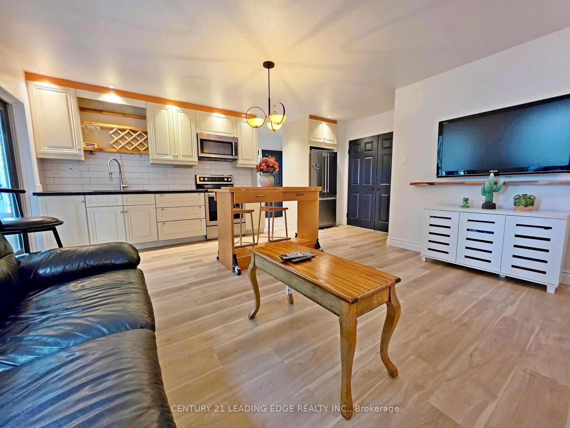 Photo 17 of Unit B, 260 Metro Road, Georgina, Historic Lakeshore Communities — HOMEH