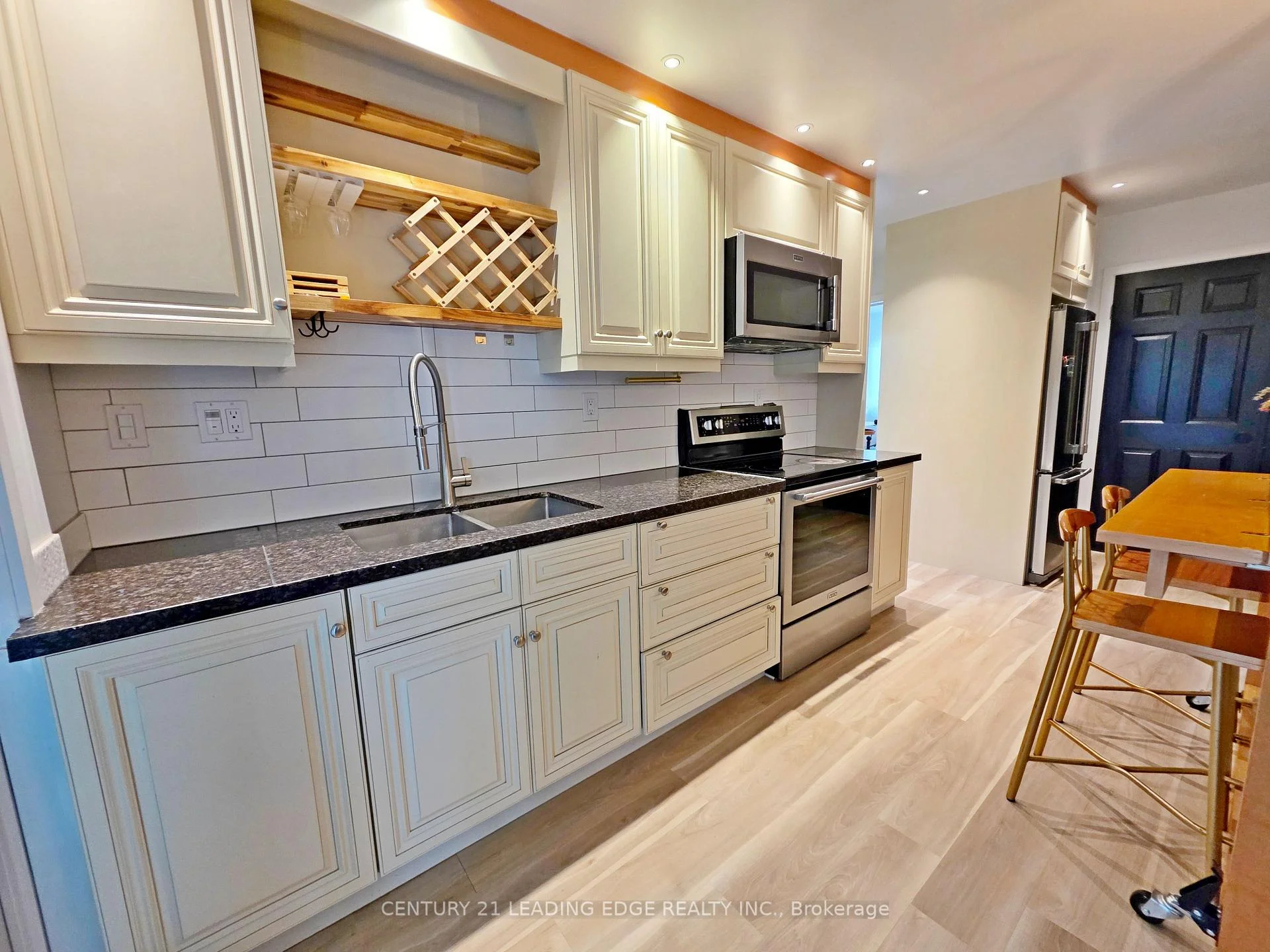 Photo 23 of Unit B, 260 Metro Road, Georgina, Historic Lakeshore Communities — HOMEH